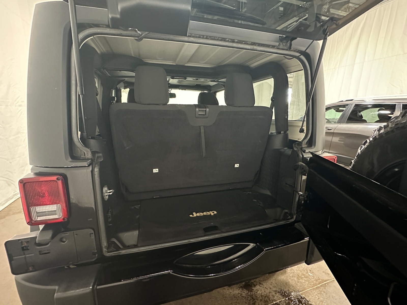 Thumbnail: 2015 Jeep Wrangler - 7