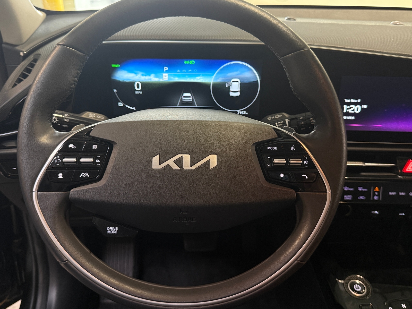 Thumbnail: 2023 Kia Niro - 4