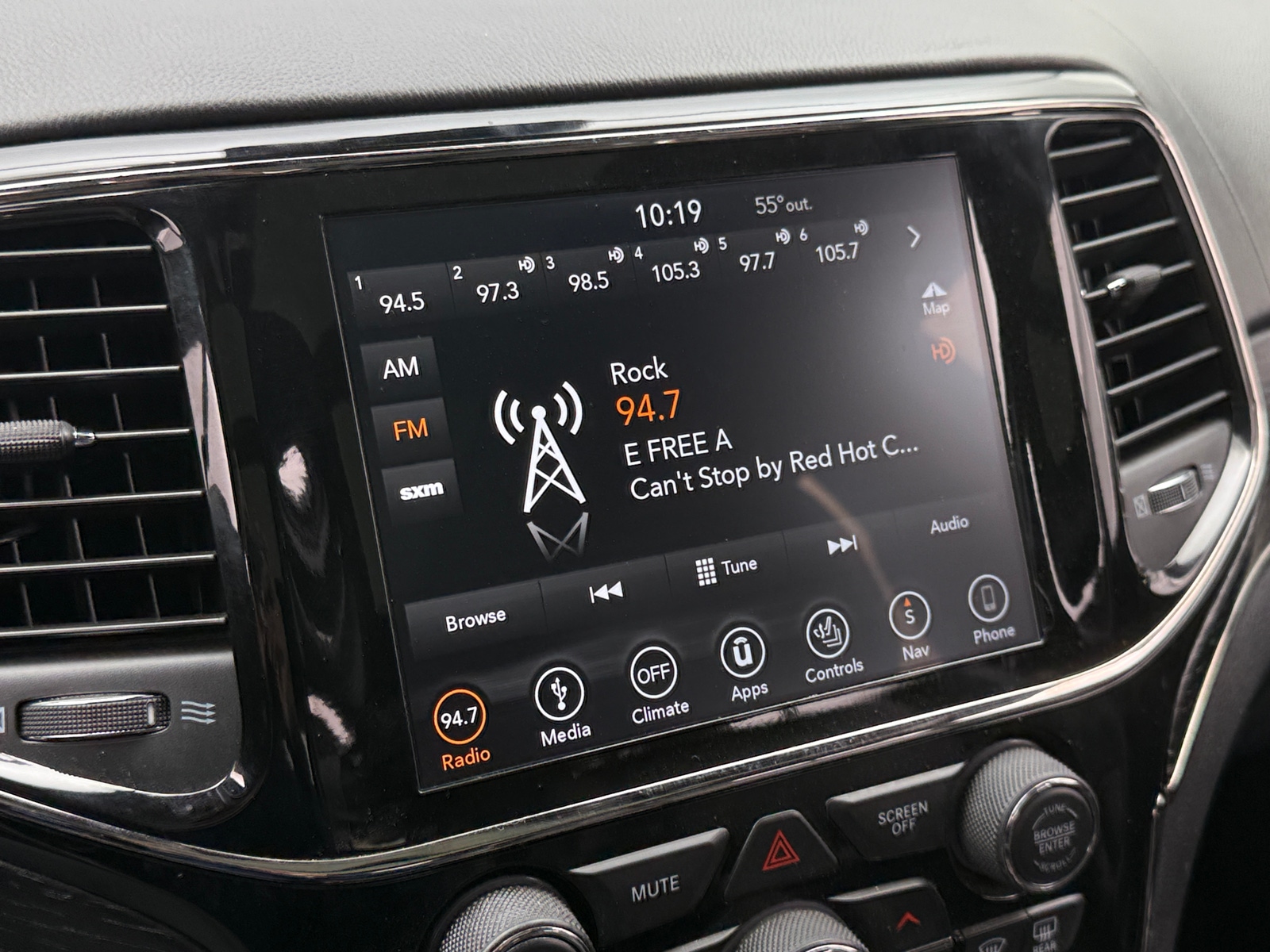 Thumbnail: 2019 Jeep Grand Cherokee - 3