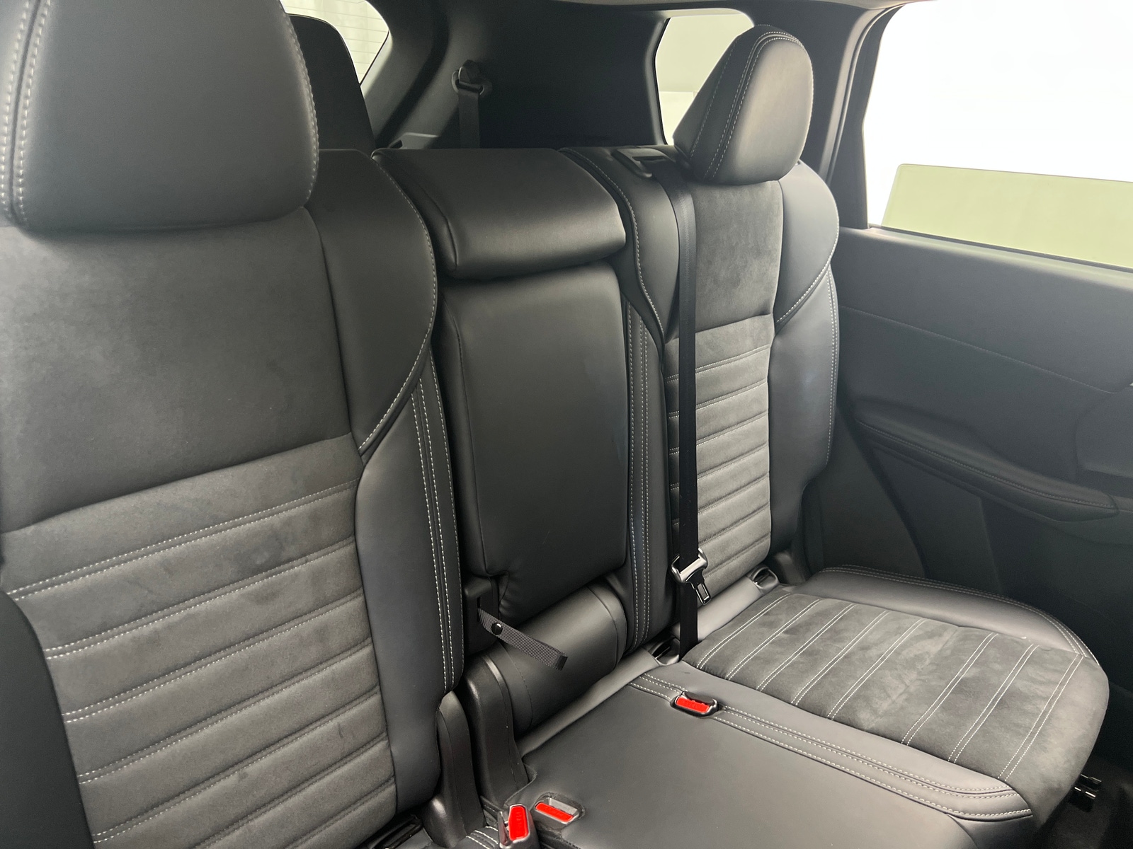 Thumbnail: 2024 Mitsubishi Outlander - 5