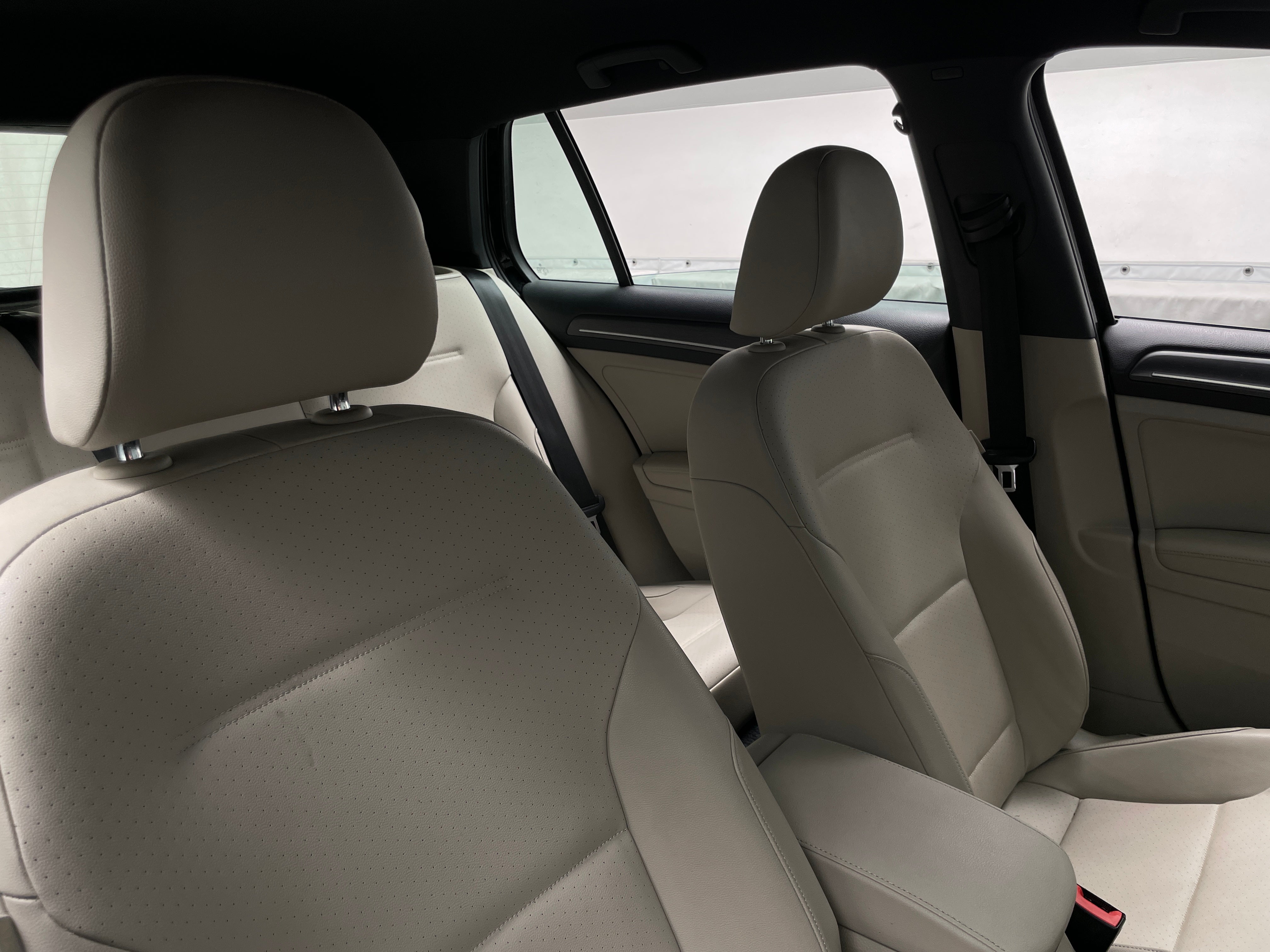 Used 2017 Volkswagen e-Golf e-Golf SEL Premium with VIN WVWPR7AU4HW950143 for sale in Auburn, WA