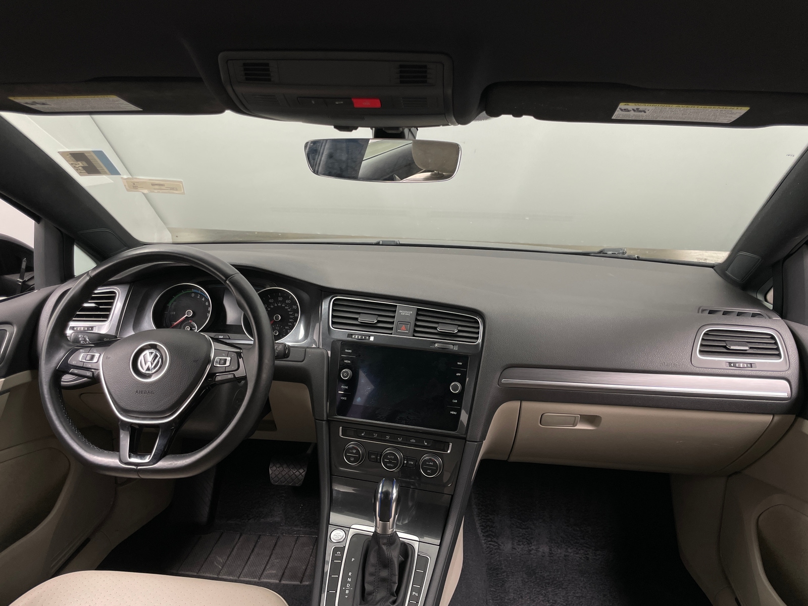 Thumbnail: 2017 Volkswagen e-Golf - 2