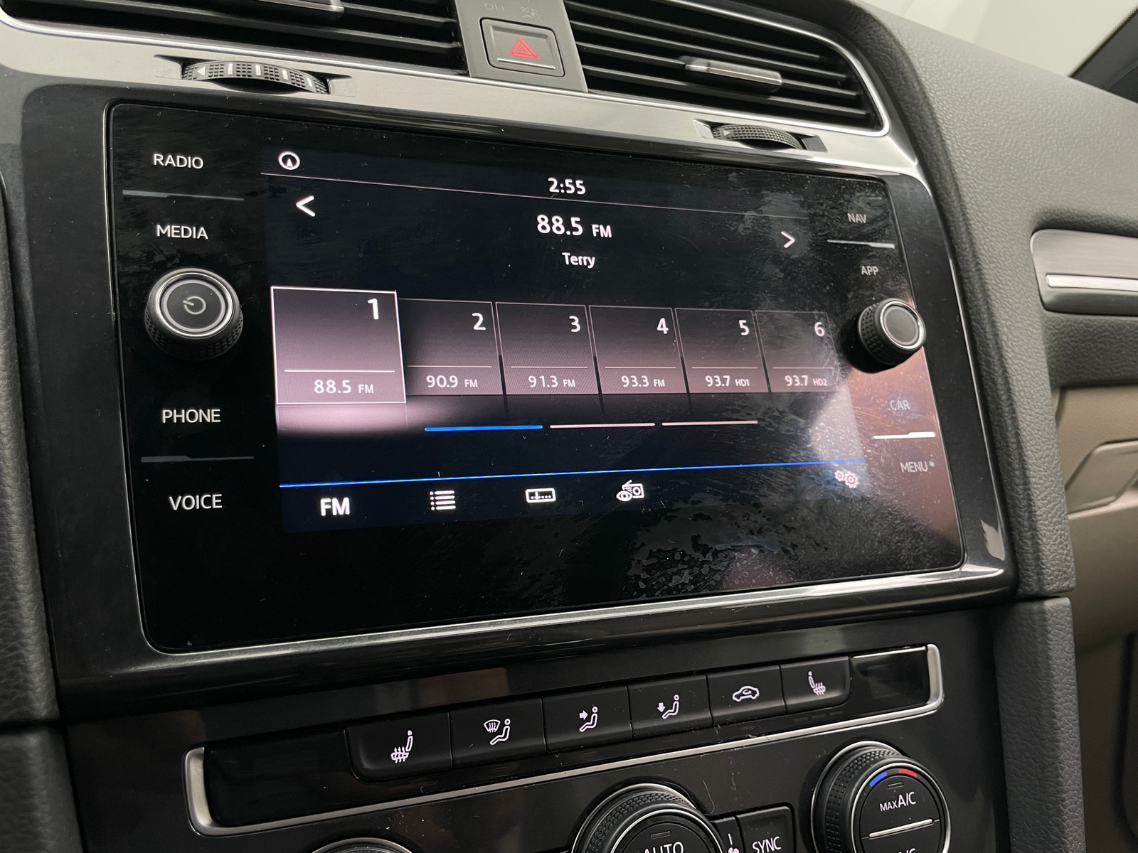 Thumbnail: 2017 Volkswagen e-Golf - 3