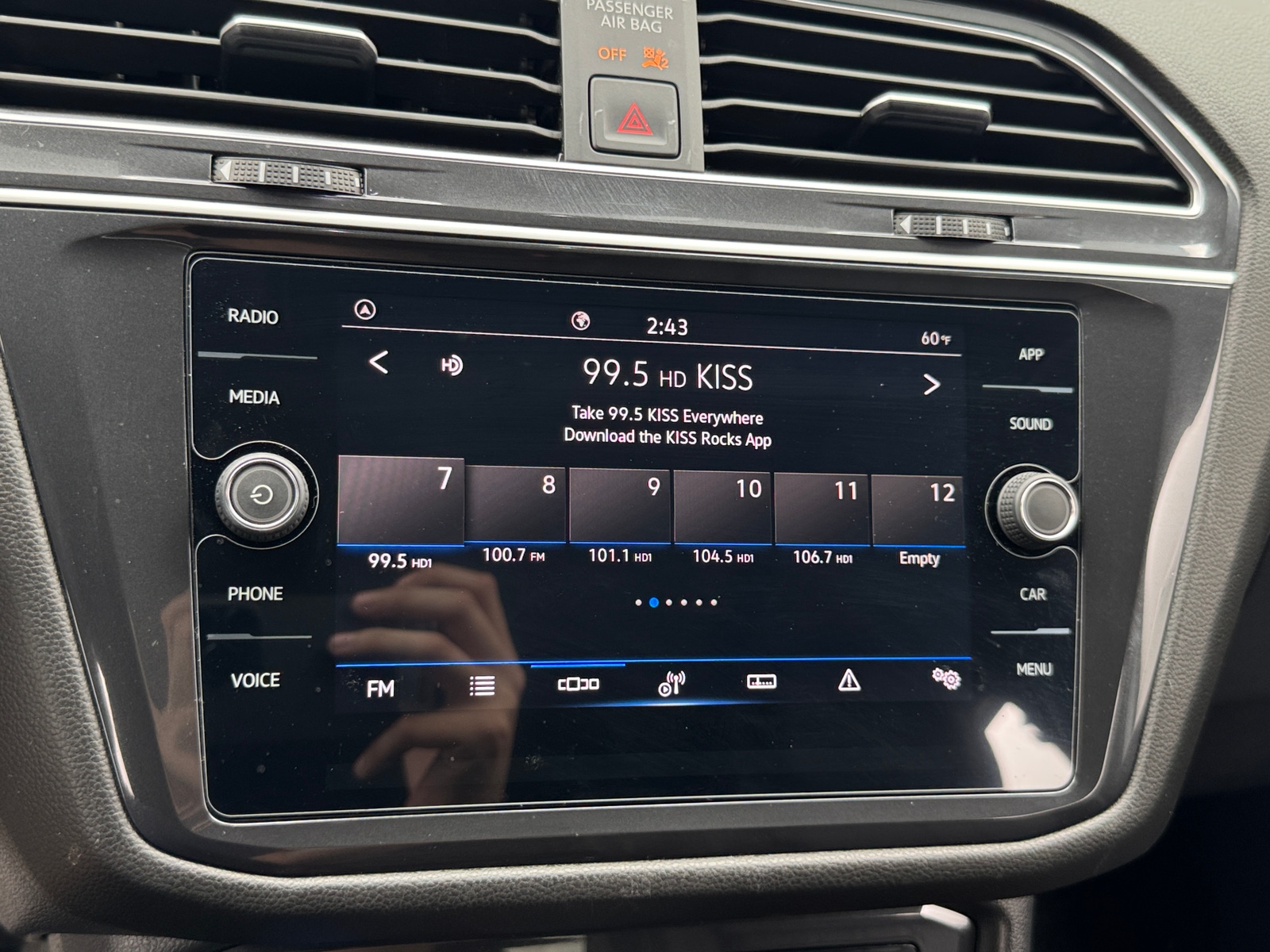 Thumbnail: 2024 Volkswagen Tiguan - 3