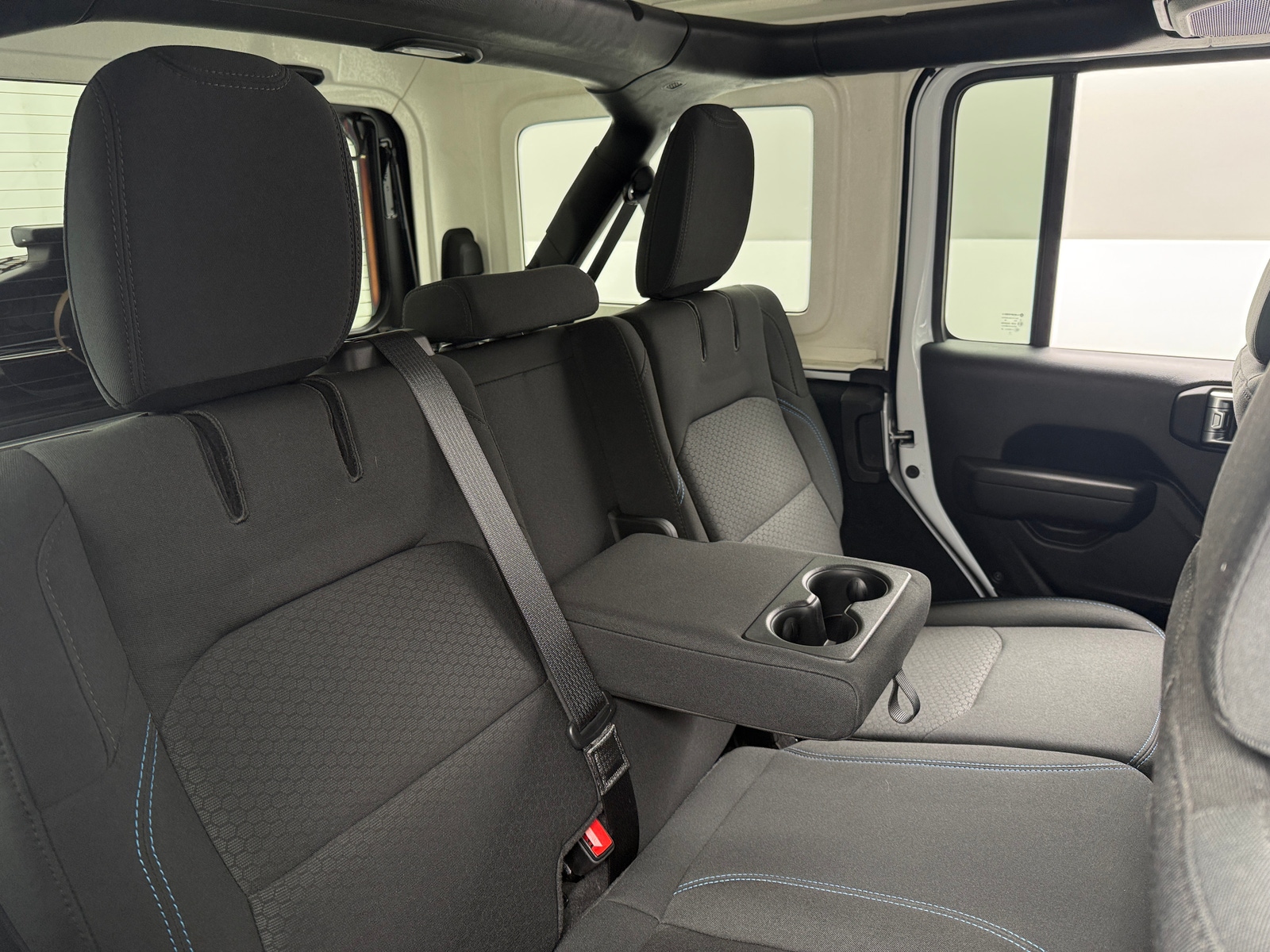 Thumbnail: 2022 Jeep Wrangler - 6