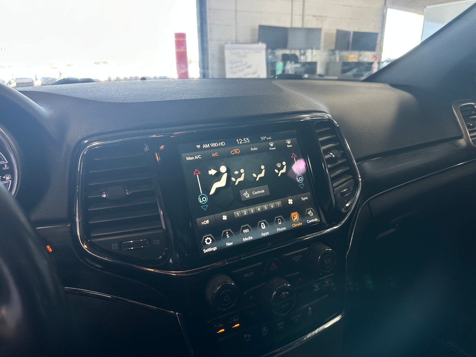 Thumbnail: 2019 Jeep Grand Cherokee - 3