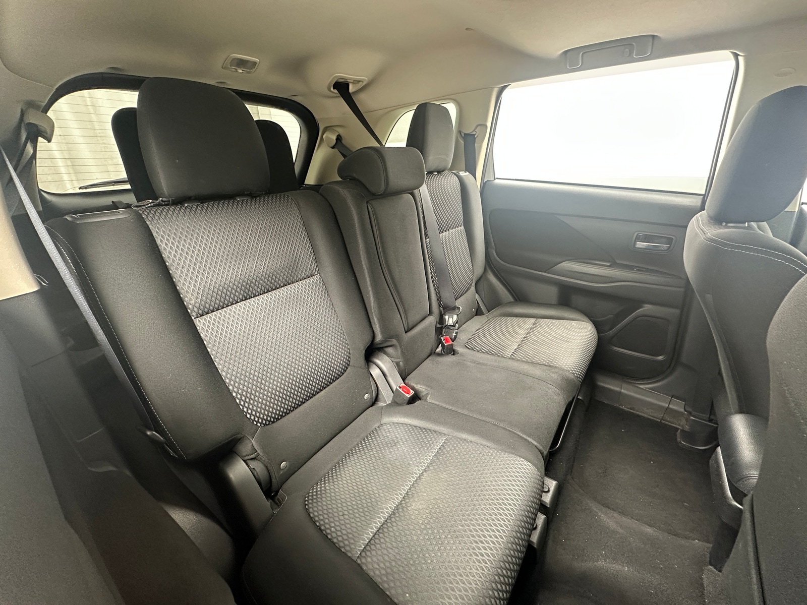 Thumbnail: 2017 Mitsubishi Outlander - 6