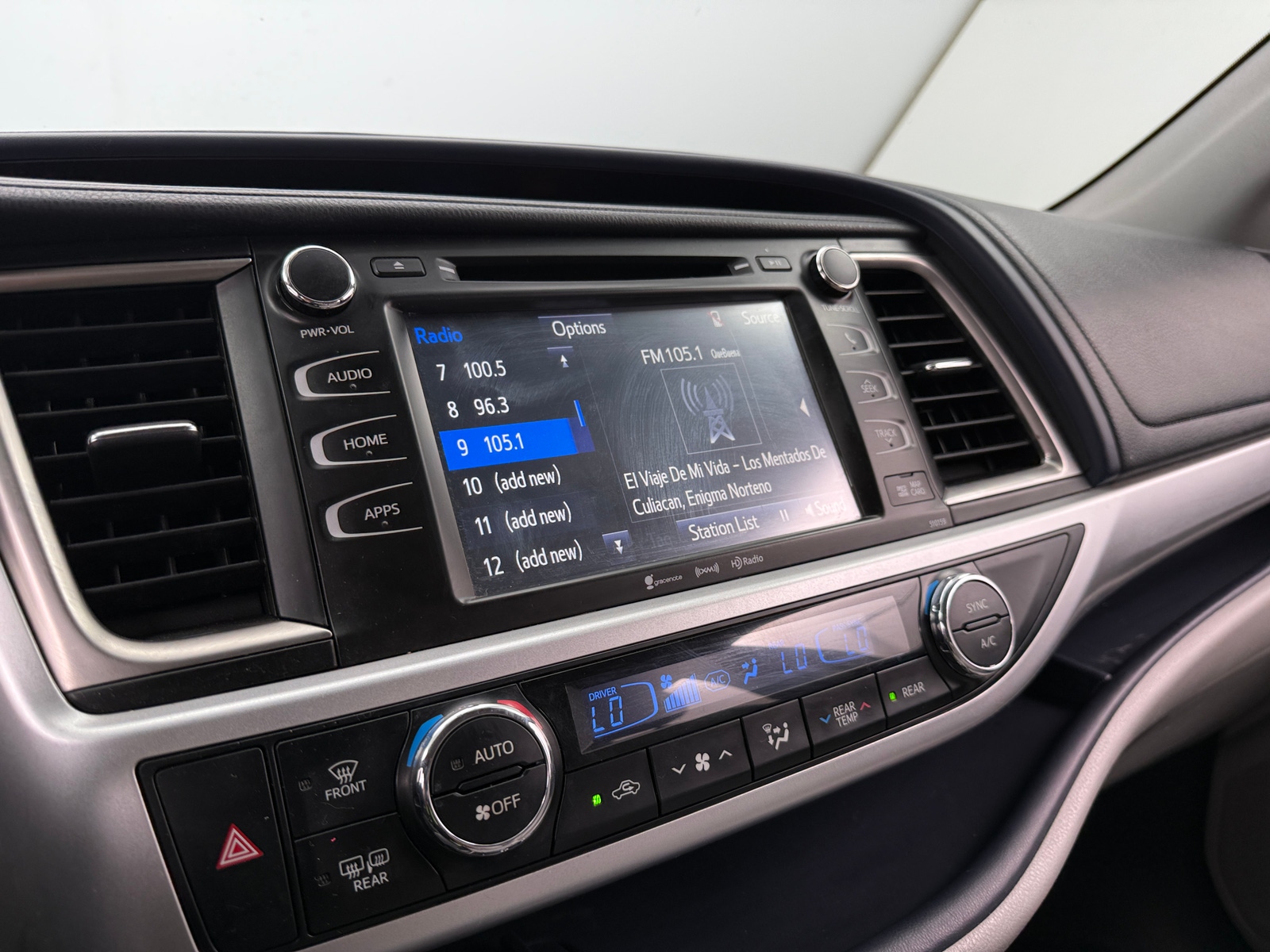 Thumbnail: 2016 Toyota Highlander - 3