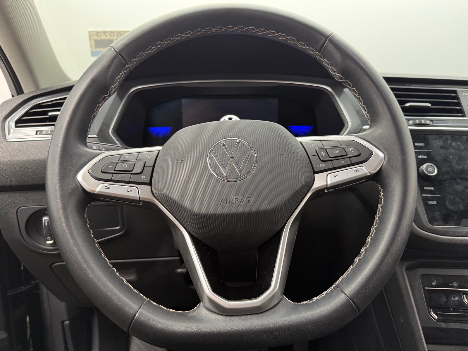 Thumbnail: 2023 Volkswagen Tiguan - 4