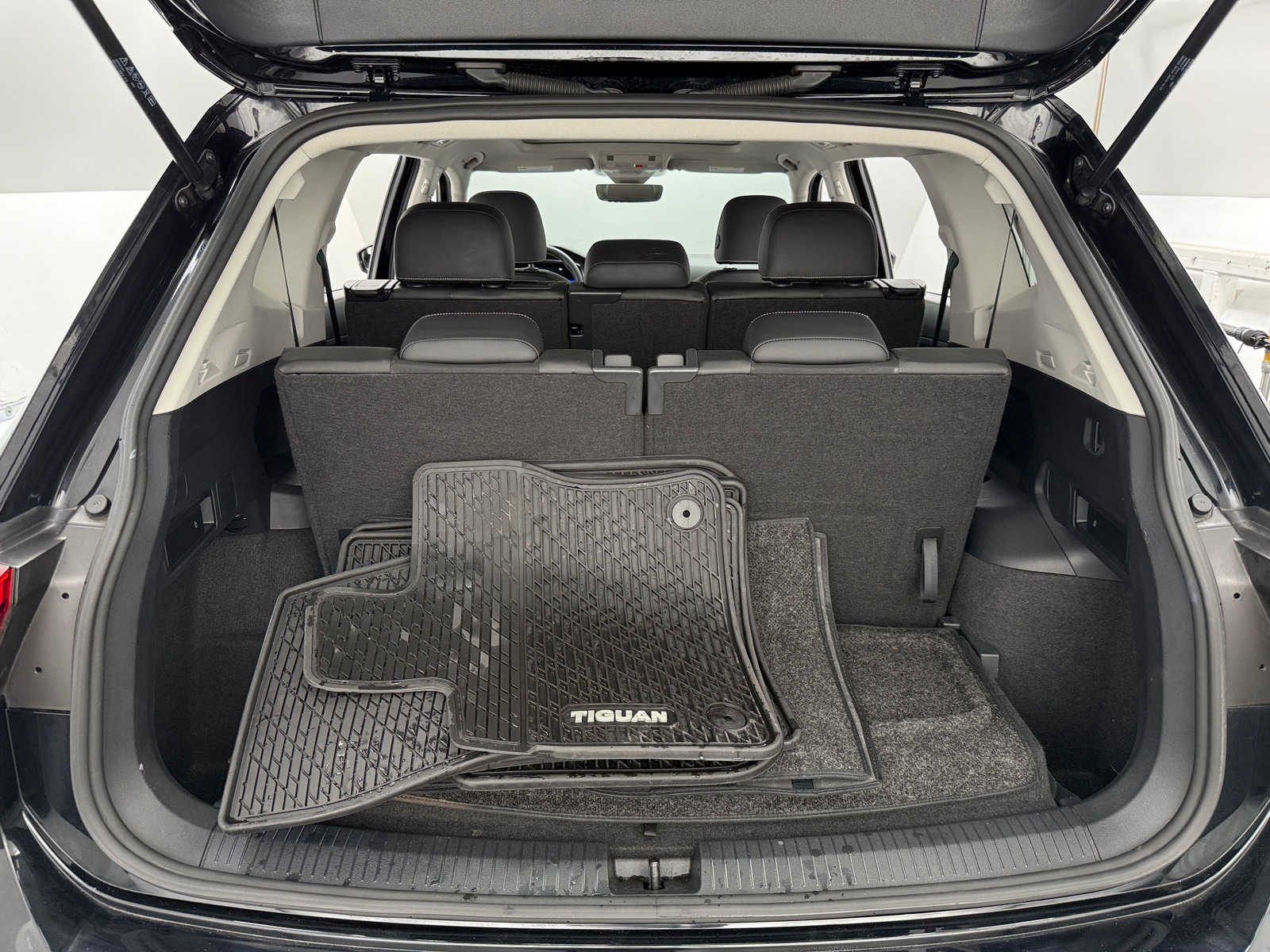 Thumbnail: 2023 Volkswagen Tiguan - 6