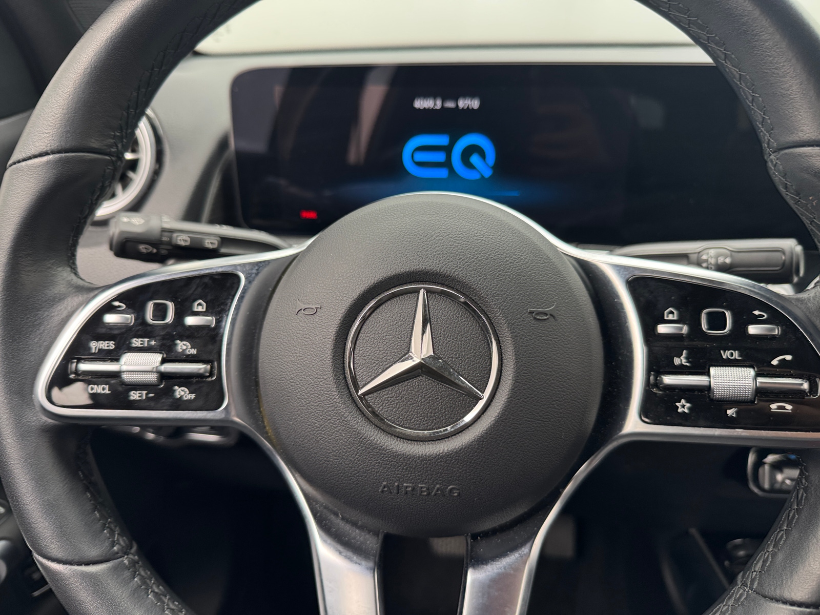 Thumbnail: 2023 Mercedes-Benz EQB - 4