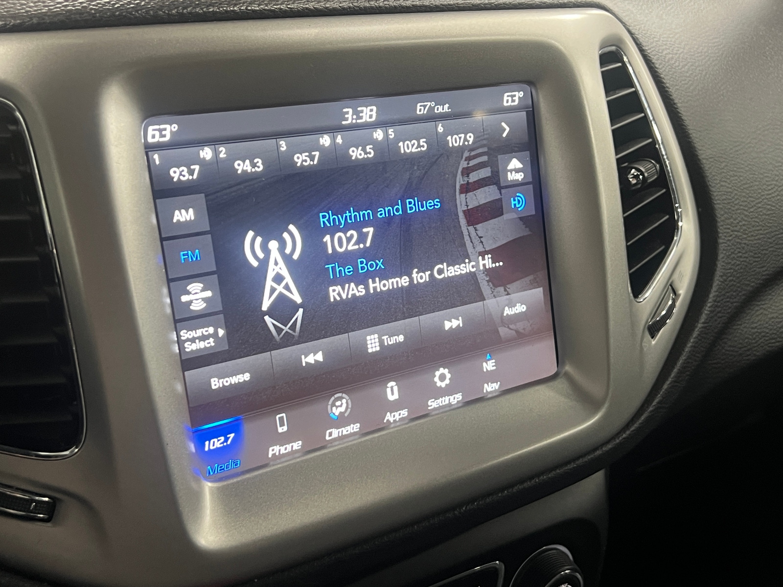 Thumbnail: 2021 Jeep Compass - 3