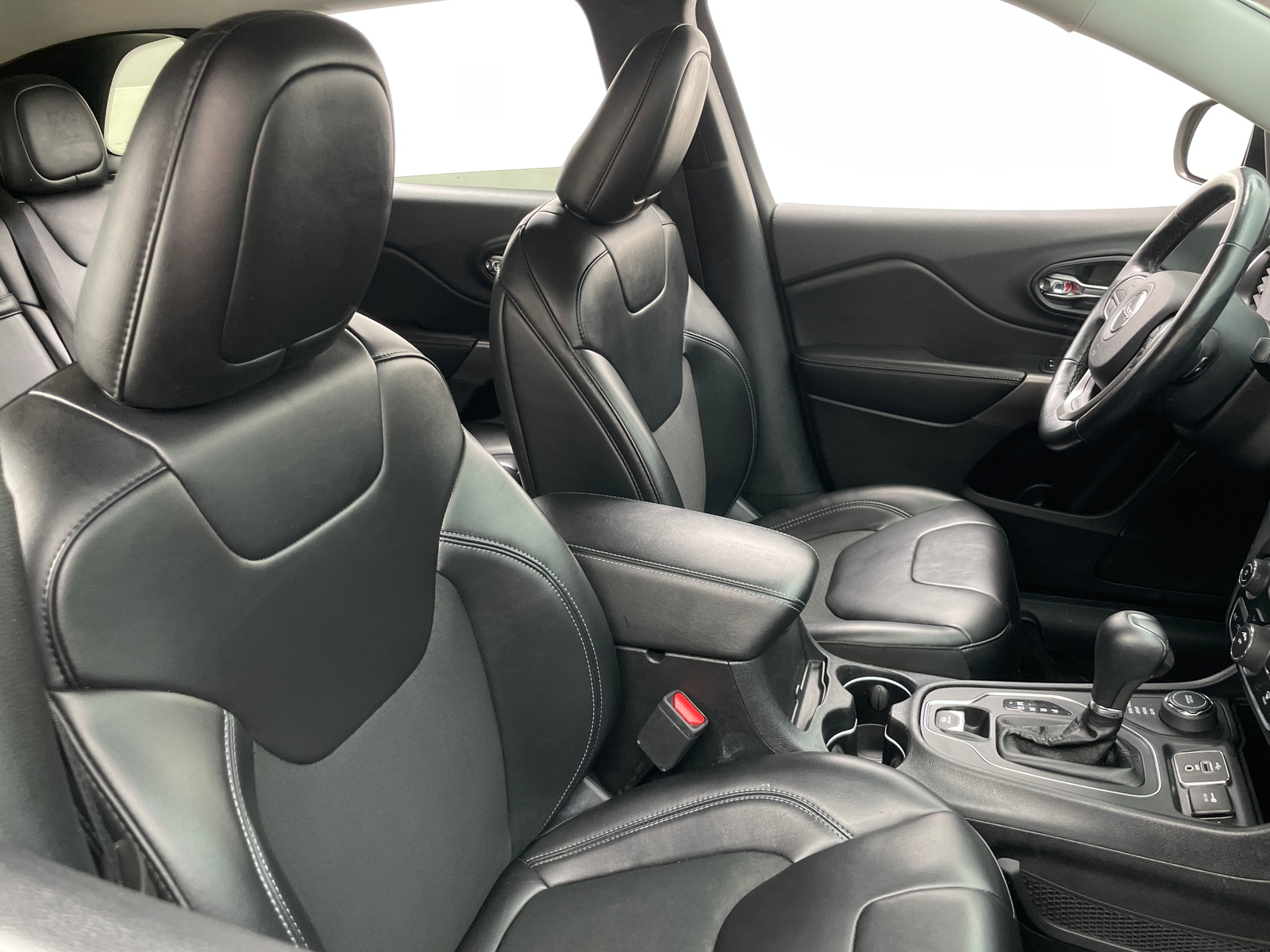 Thumbnail: 2019 Jeep Cherokee - 2