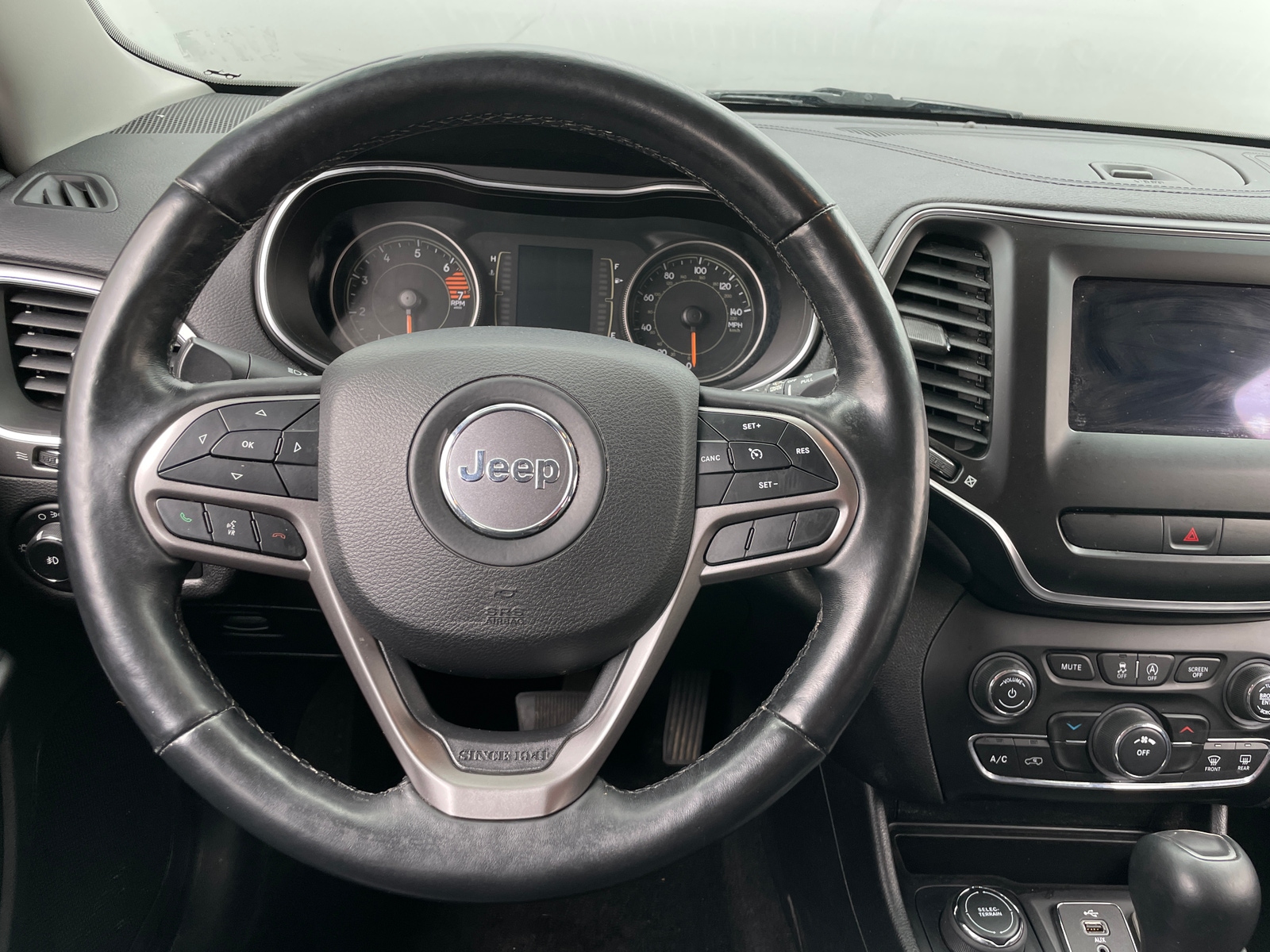 Thumbnail: 2019 Jeep Cherokee - 5