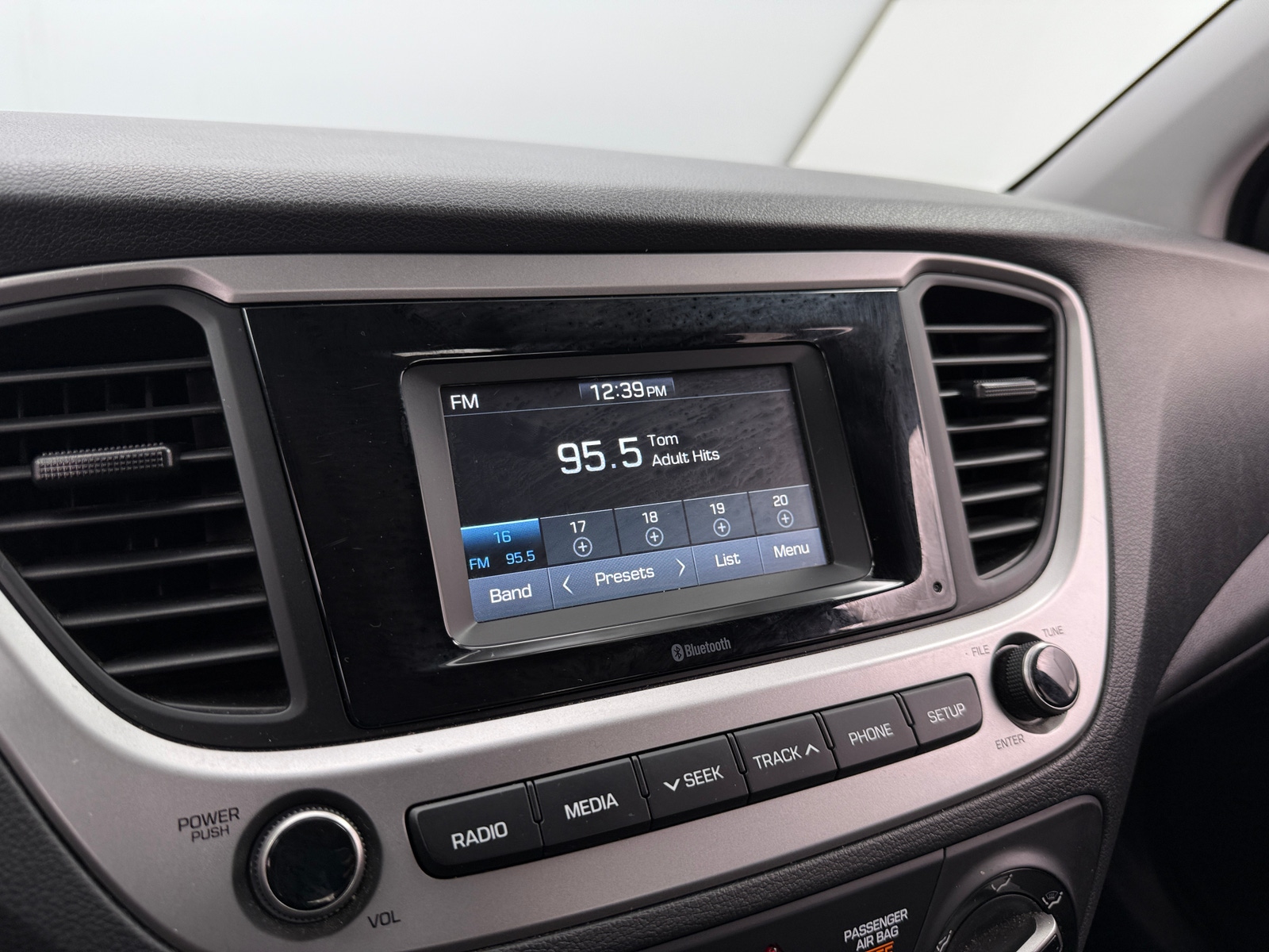 Thumbnail: 2021 Hyundai Accent - 4