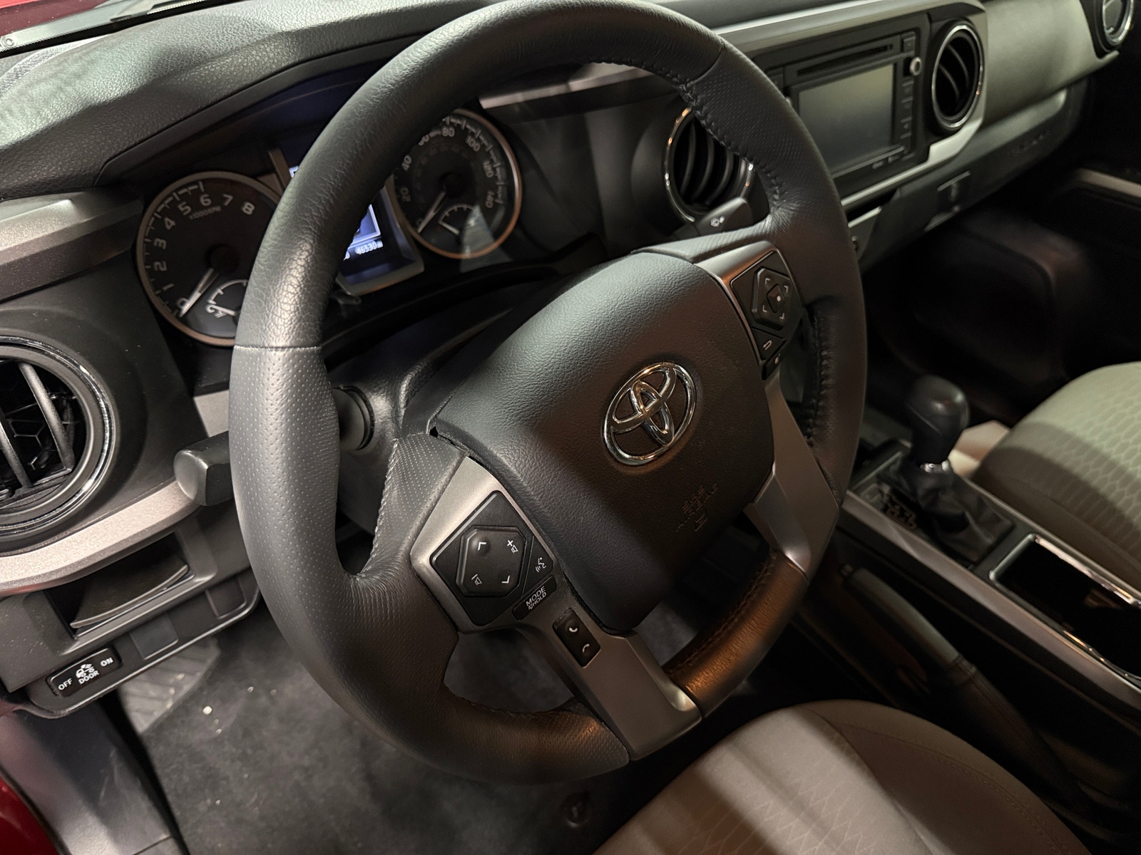 Thumbnail: 2016 Toyota Tacoma - 5