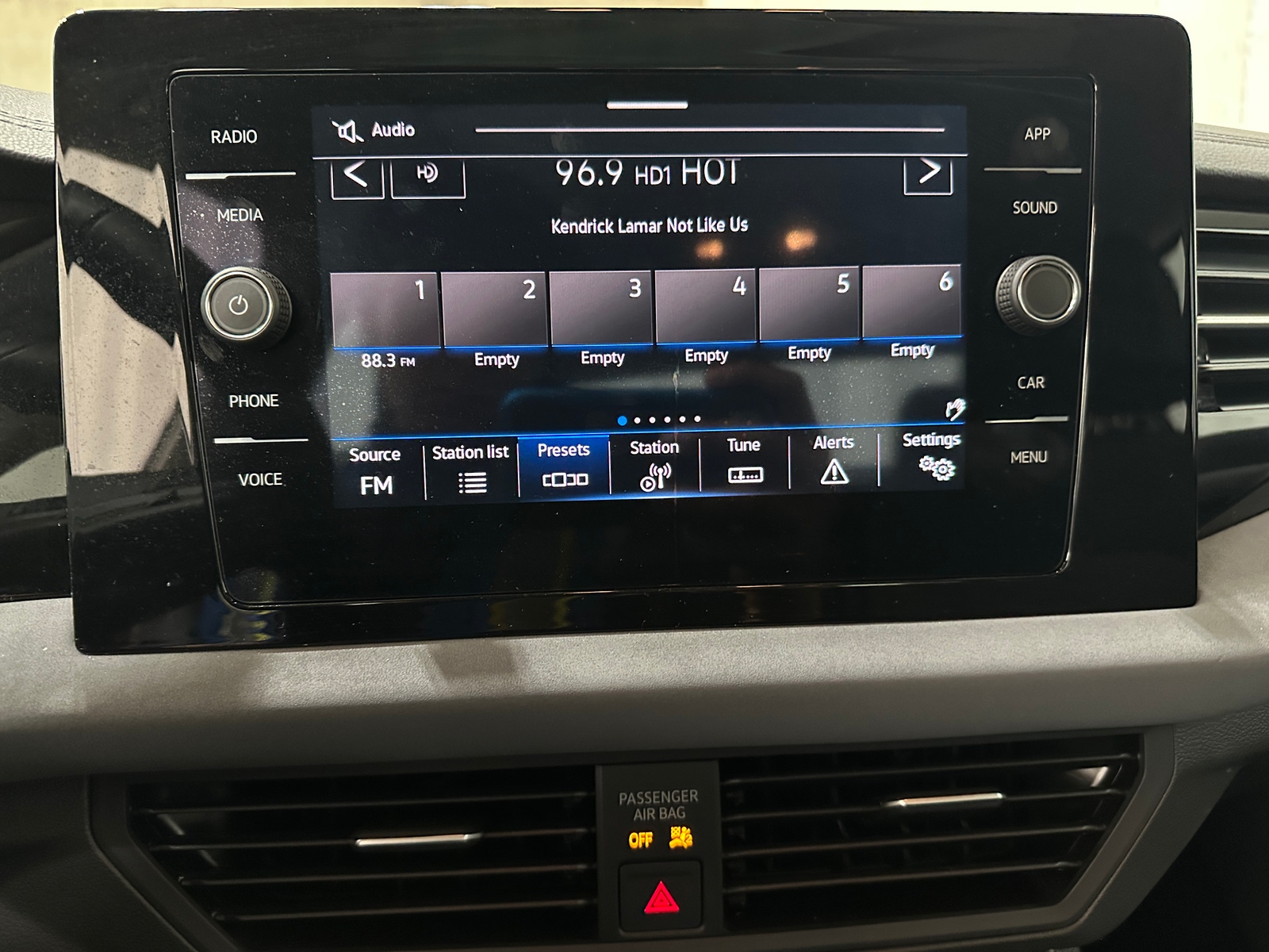 Thumbnail: 2025 Volkswagen Jetta - 3