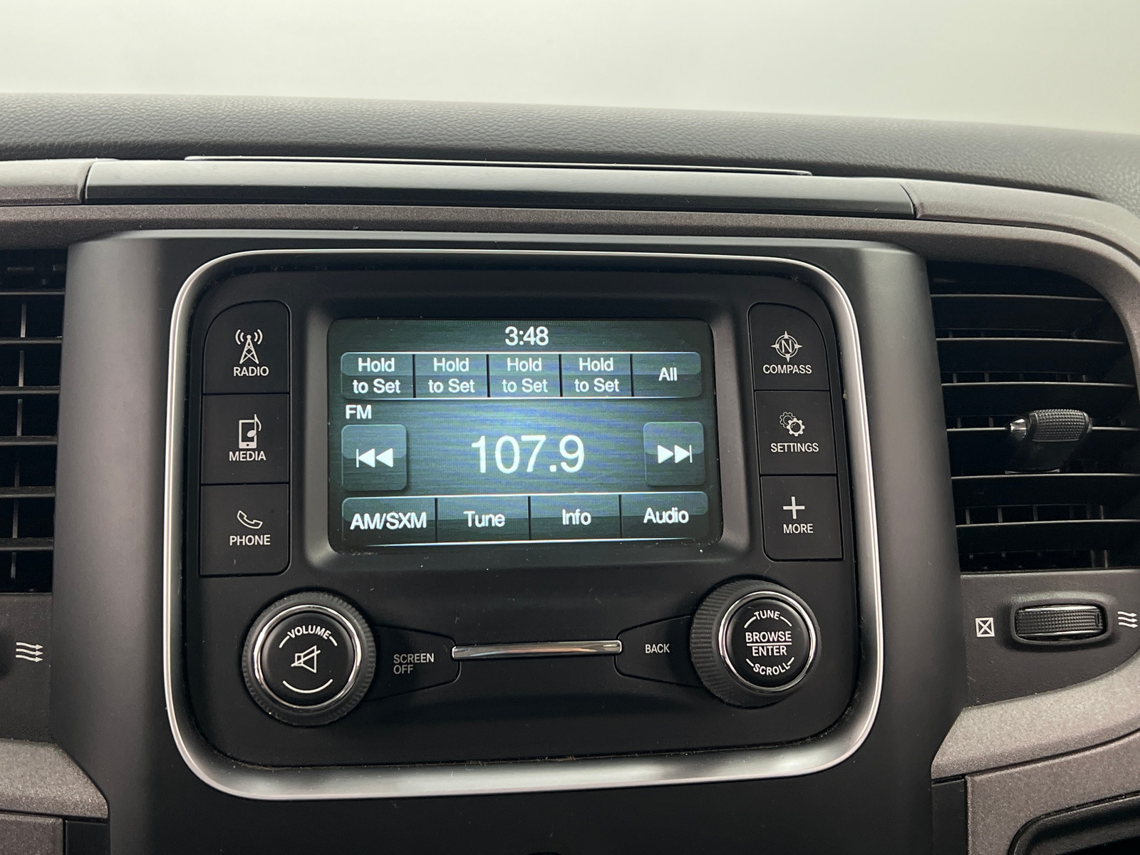 Thumbnail: 2020 RAM 1500 Classic - 4