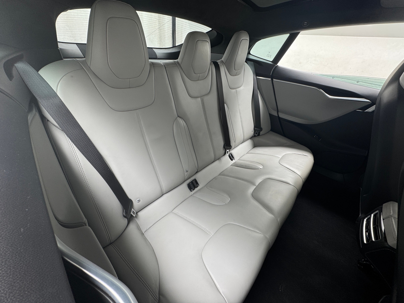 Thumbnail: 2015 Tesla Model S - 5