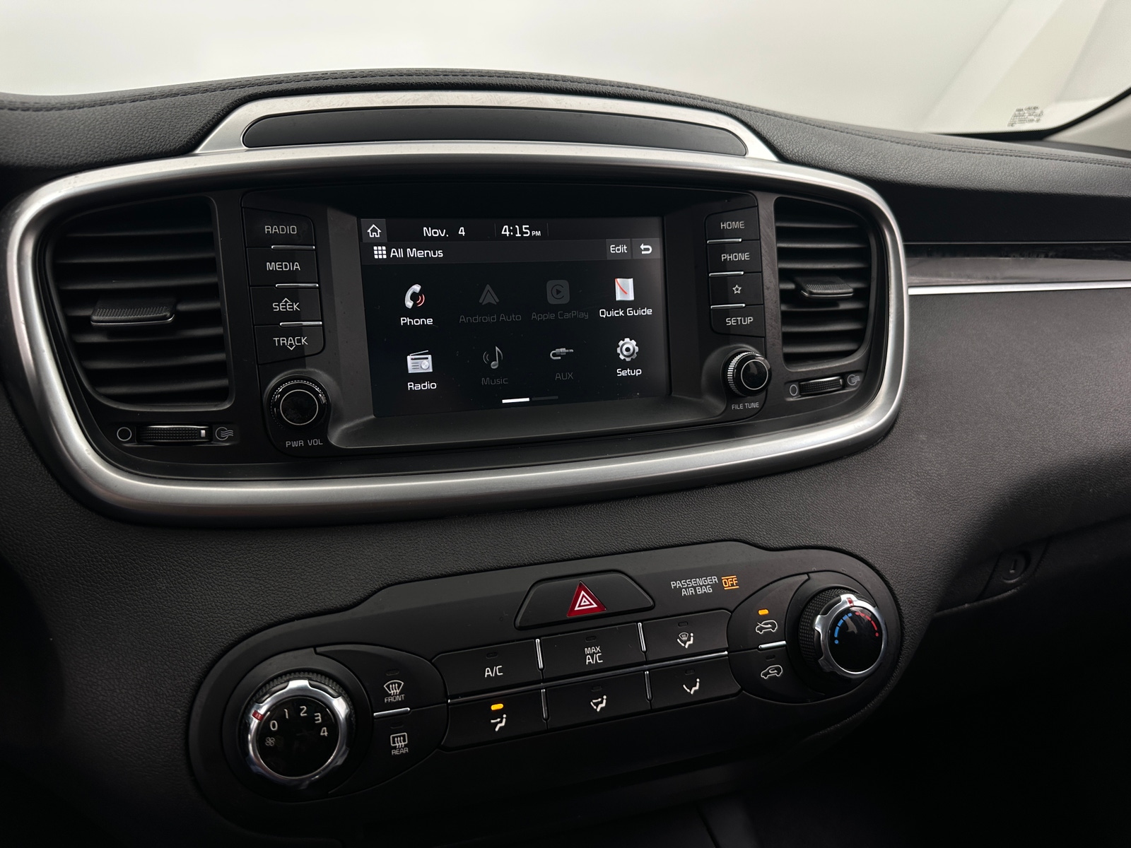 Thumbnail: 2019 Kia Sorento - 4