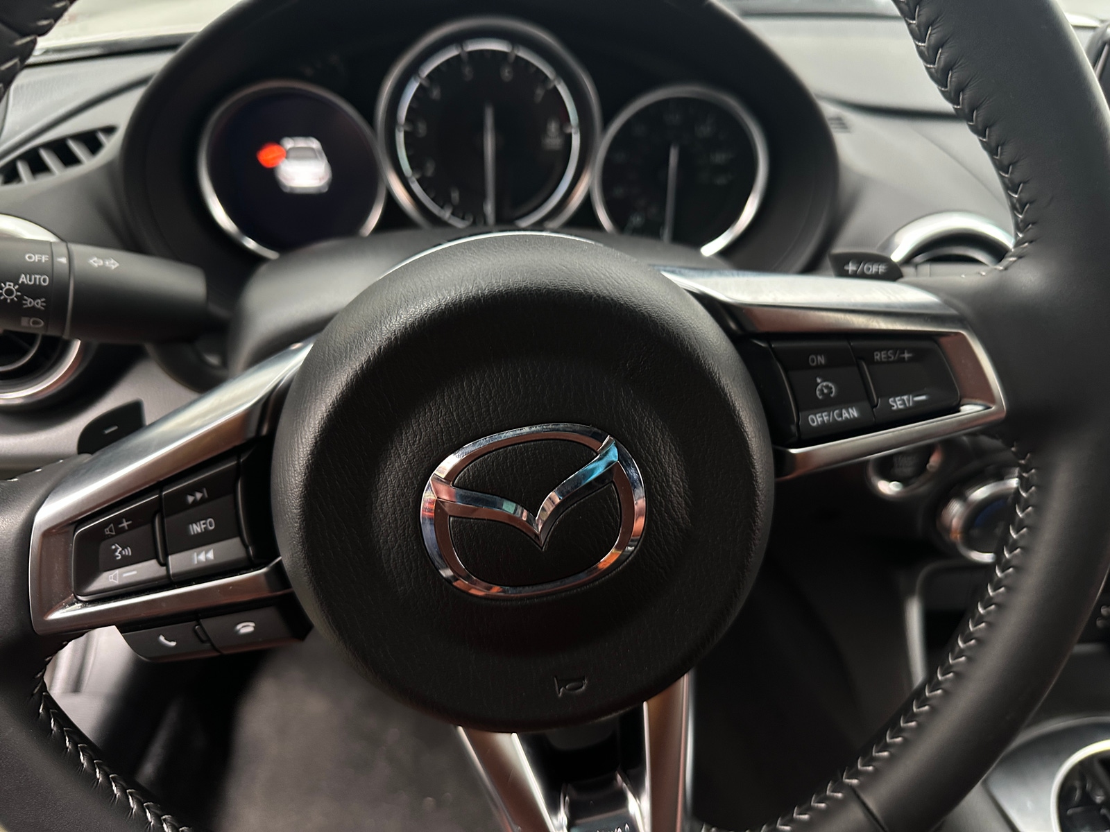 Thumbnail: 2022 Mazda MX-5 Miata - 4