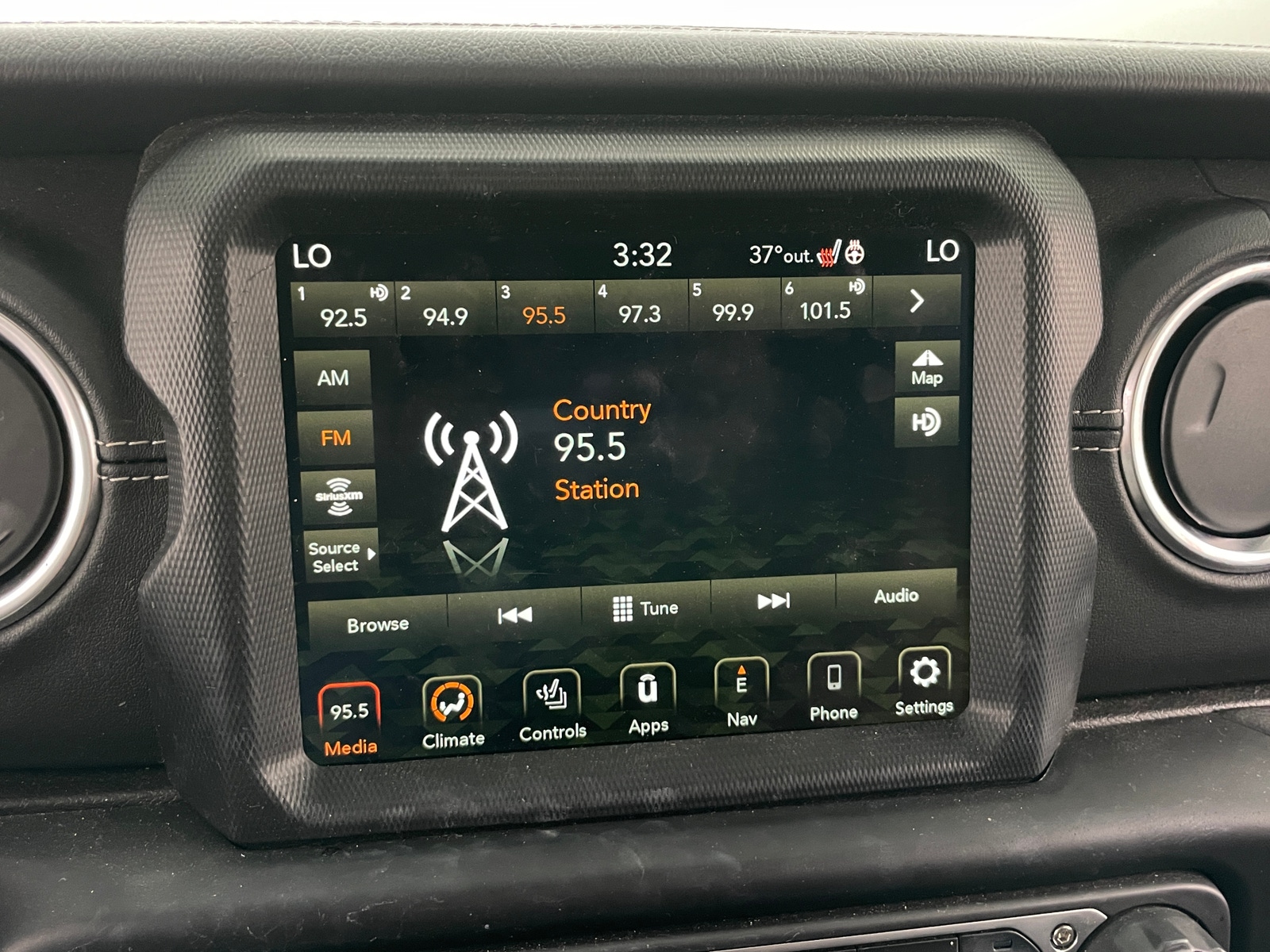 Thumbnail: 2022 Jeep Wrangler - 3