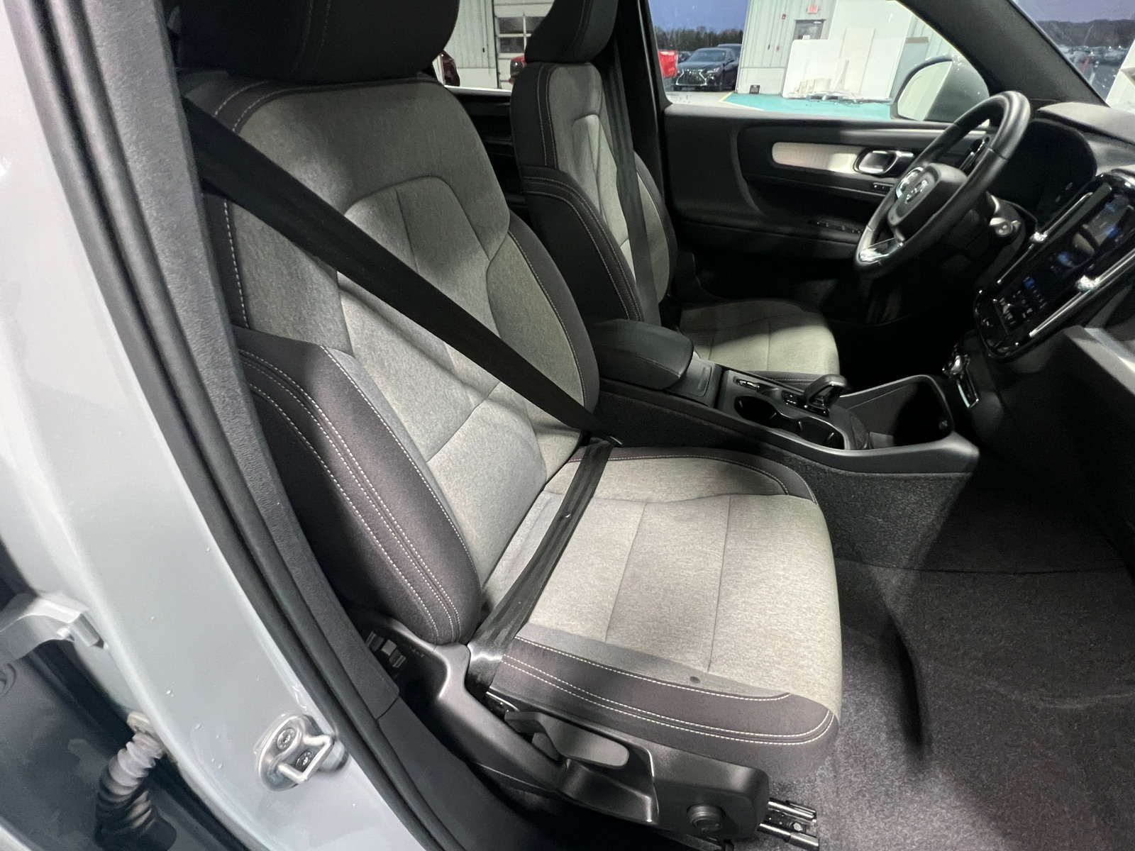 Thumbnail: 2024 Volvo XC40 - 2