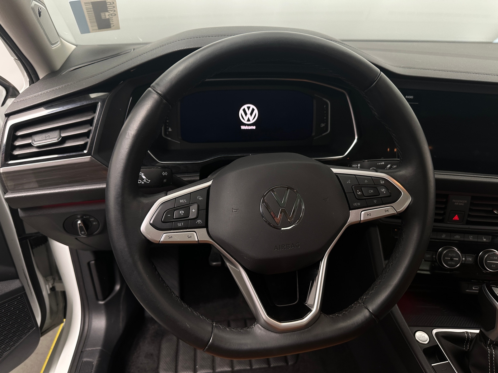 Thumbnail: 2024 Volkswagen Jetta - 4