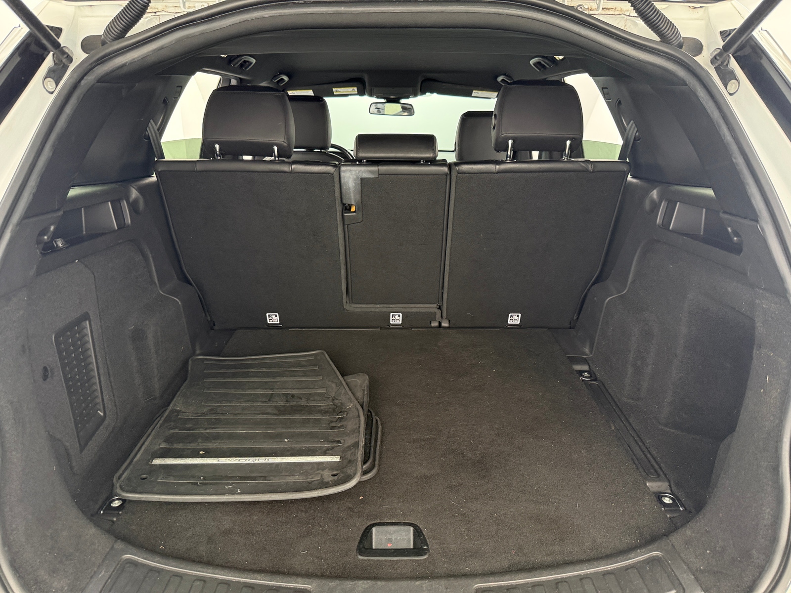 Thumbnail: 2018 Land Rover Discovery Sport - 6