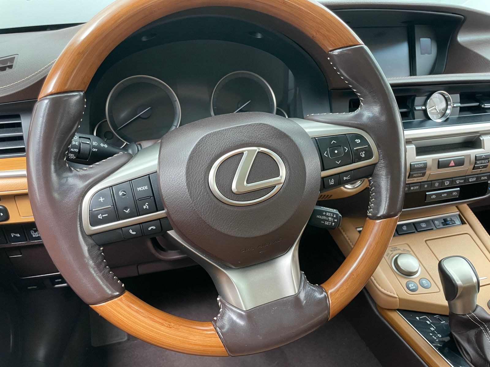 Thumbnail: 2016 Lexus ES - 4