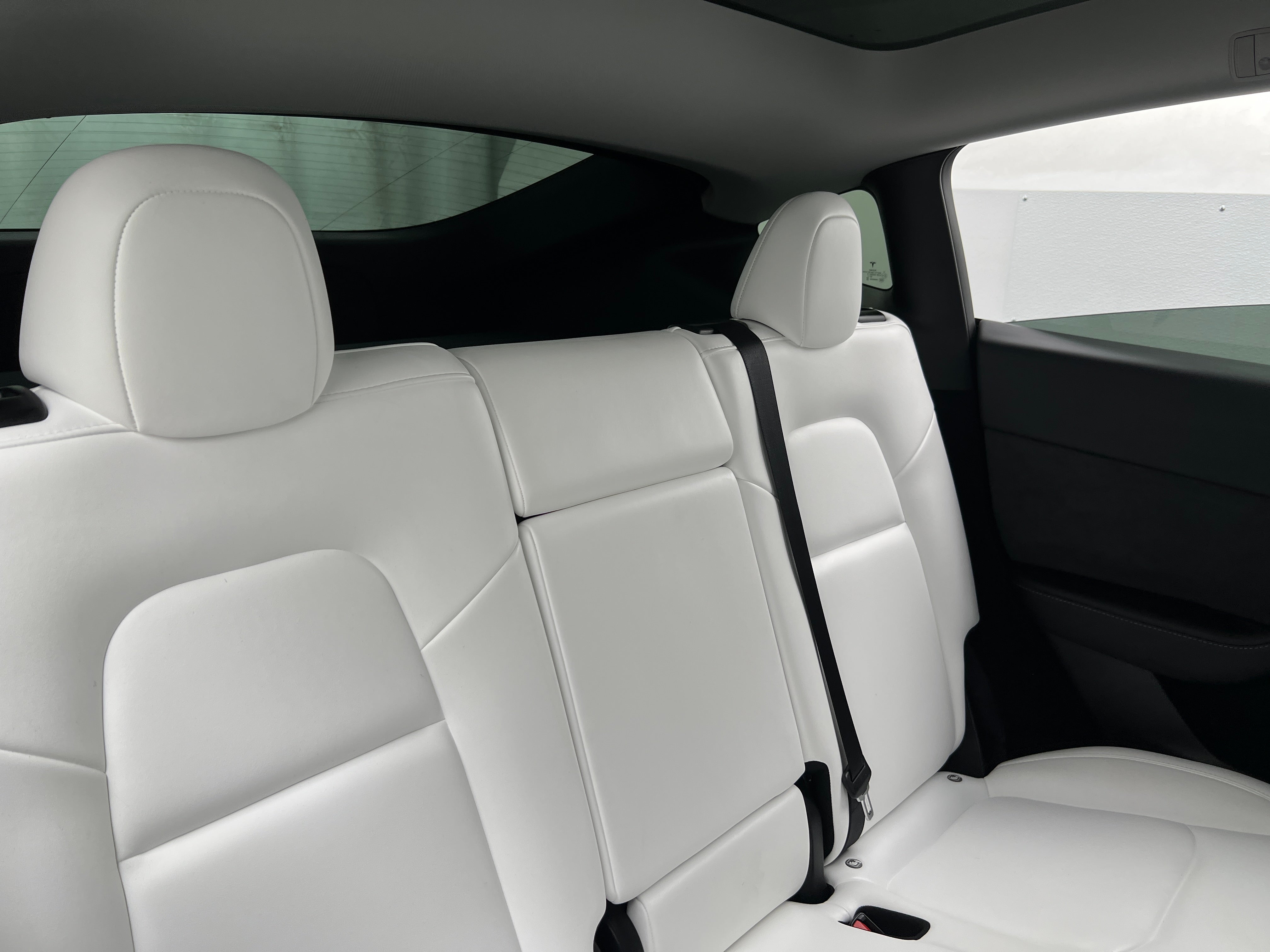 Used 2024 Tesla Model Y Performance with VIN 7SAYGDEFXRF039425 for sale in Oak Creek, WI