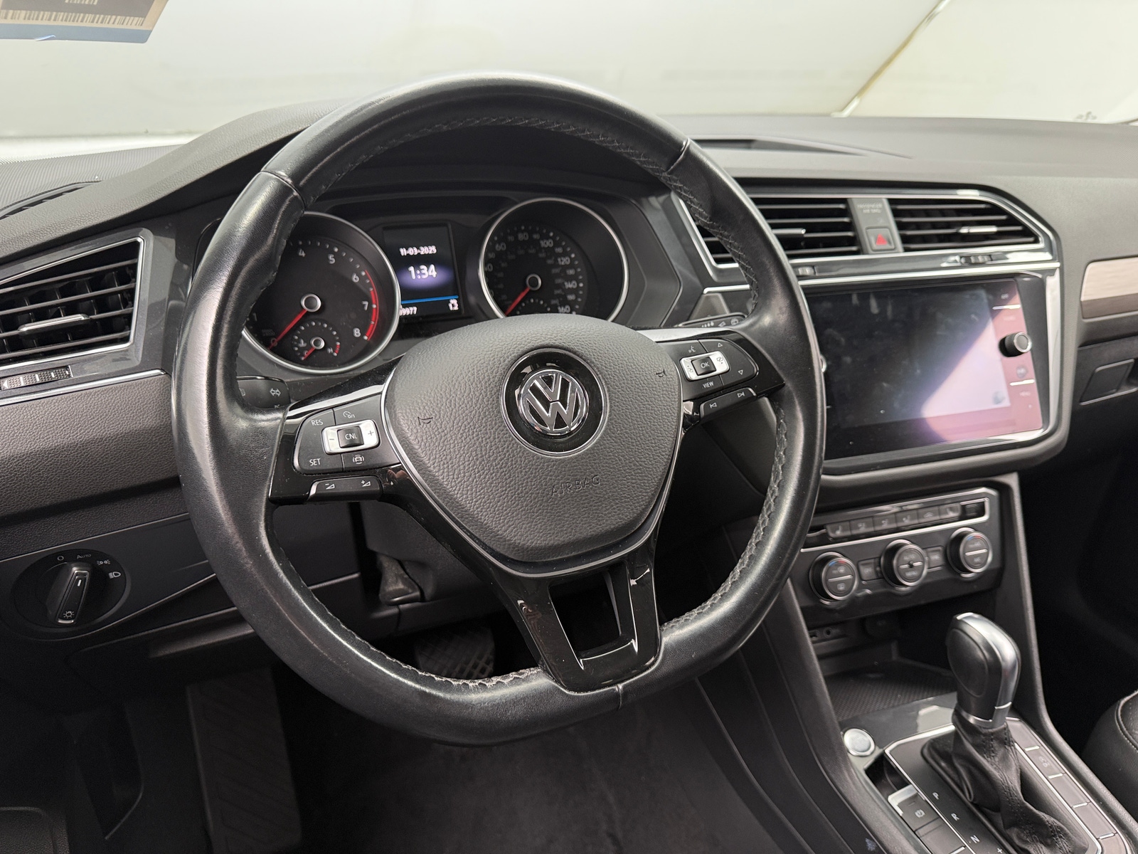 Thumbnail: 2019 Volkswagen Tiguan - 4