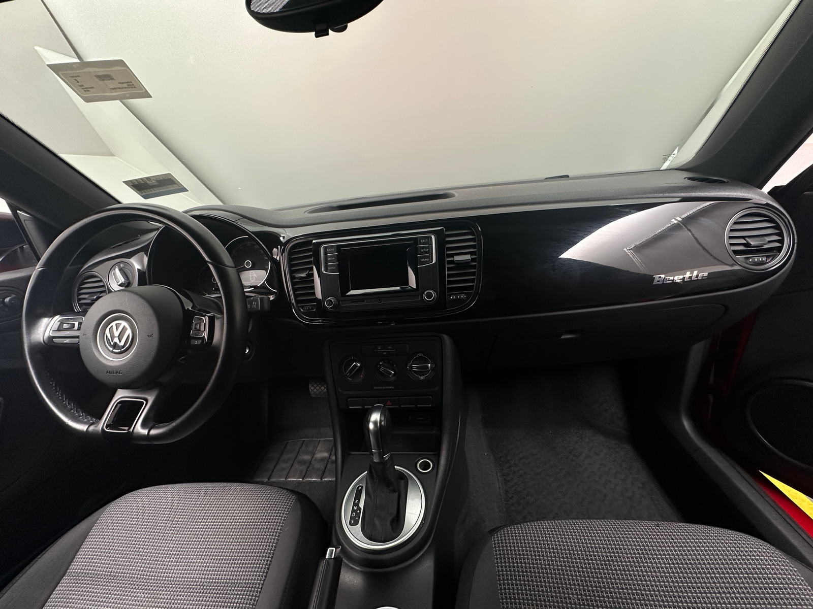 Thumbnail: 2018 Volkswagen Beetle - 3