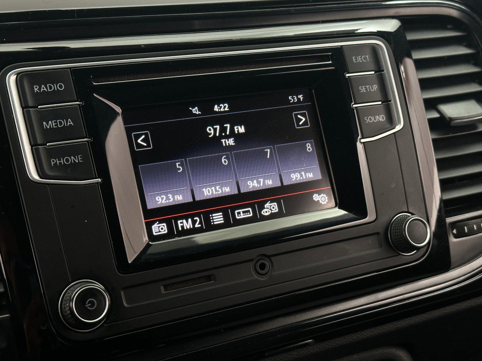 Thumbnail: 2018 Volkswagen Beetle - 4