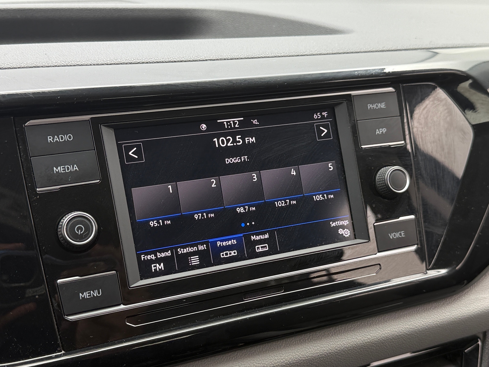 Thumbnail: 2023 Volkswagen Taos - 4