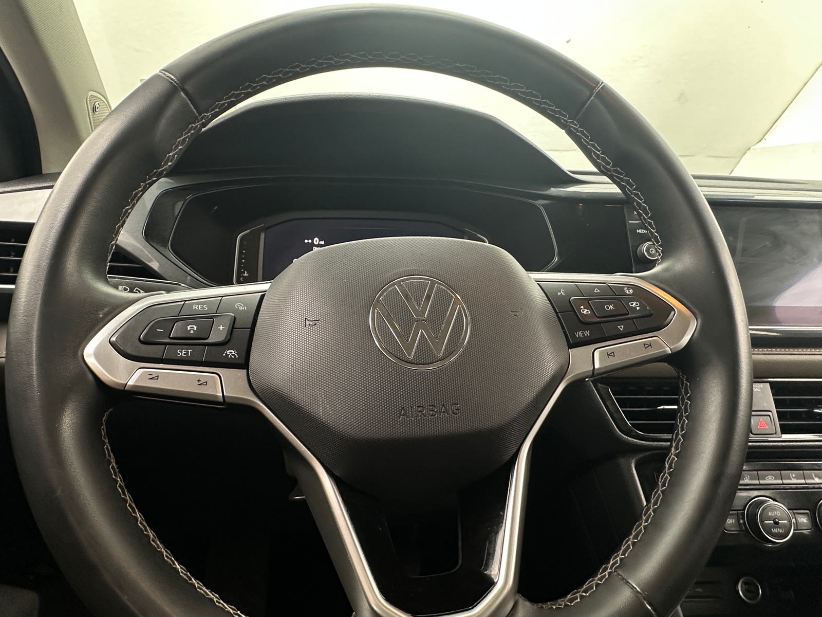 Thumbnail: 2022 Volkswagen Taos - 4