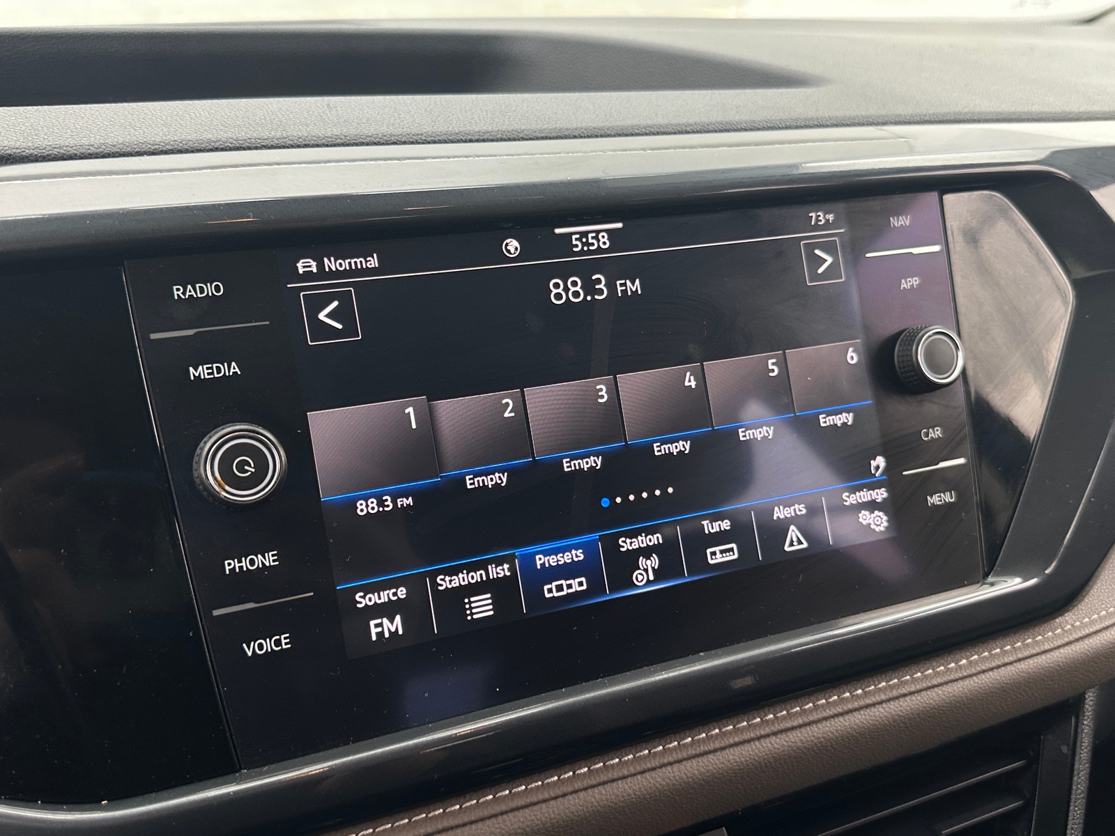 Thumbnail: 2022 Volkswagen Taos - 3