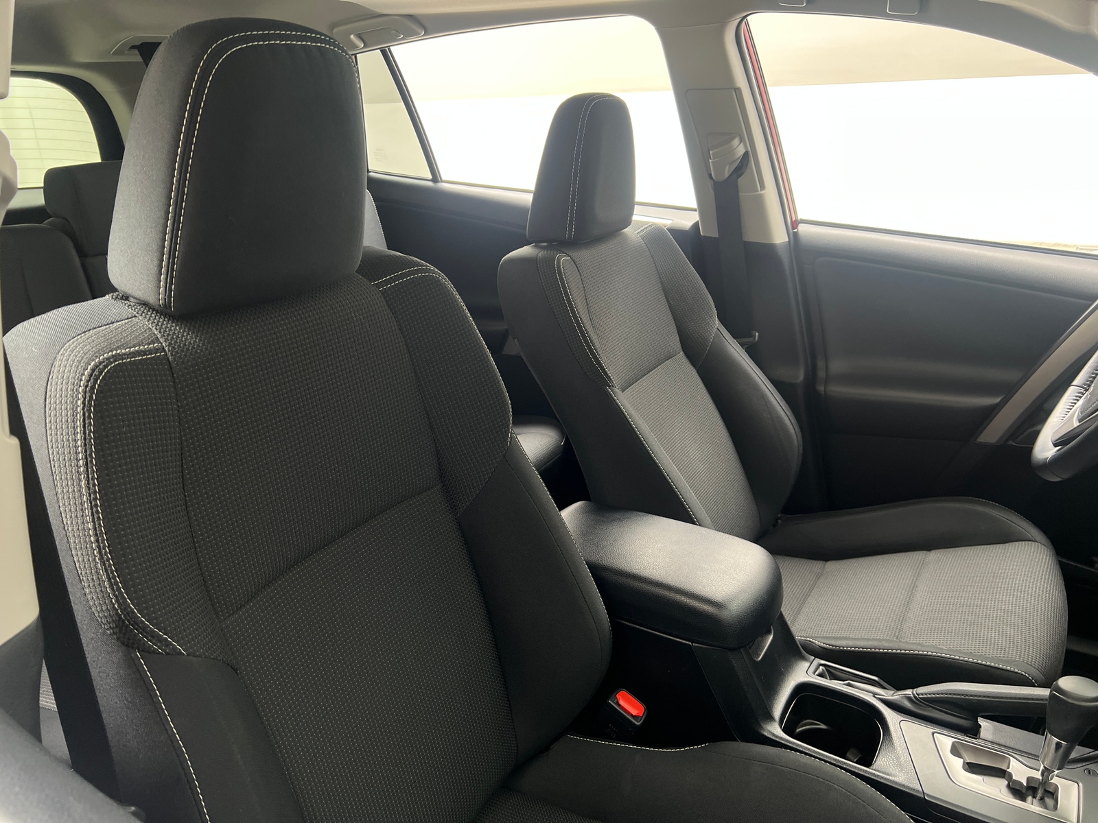 Thumbnail: 2018 Toyota RAV4 - 2