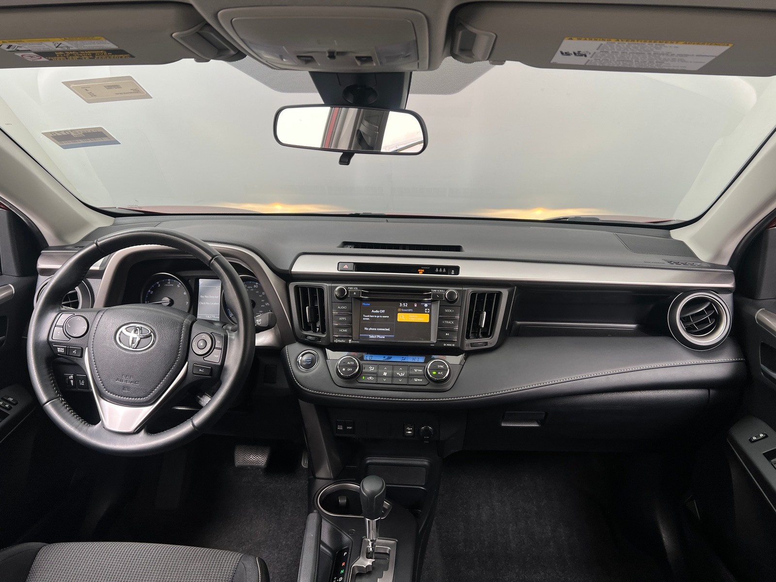 Thumbnail: 2018 Toyota RAV4 - 3