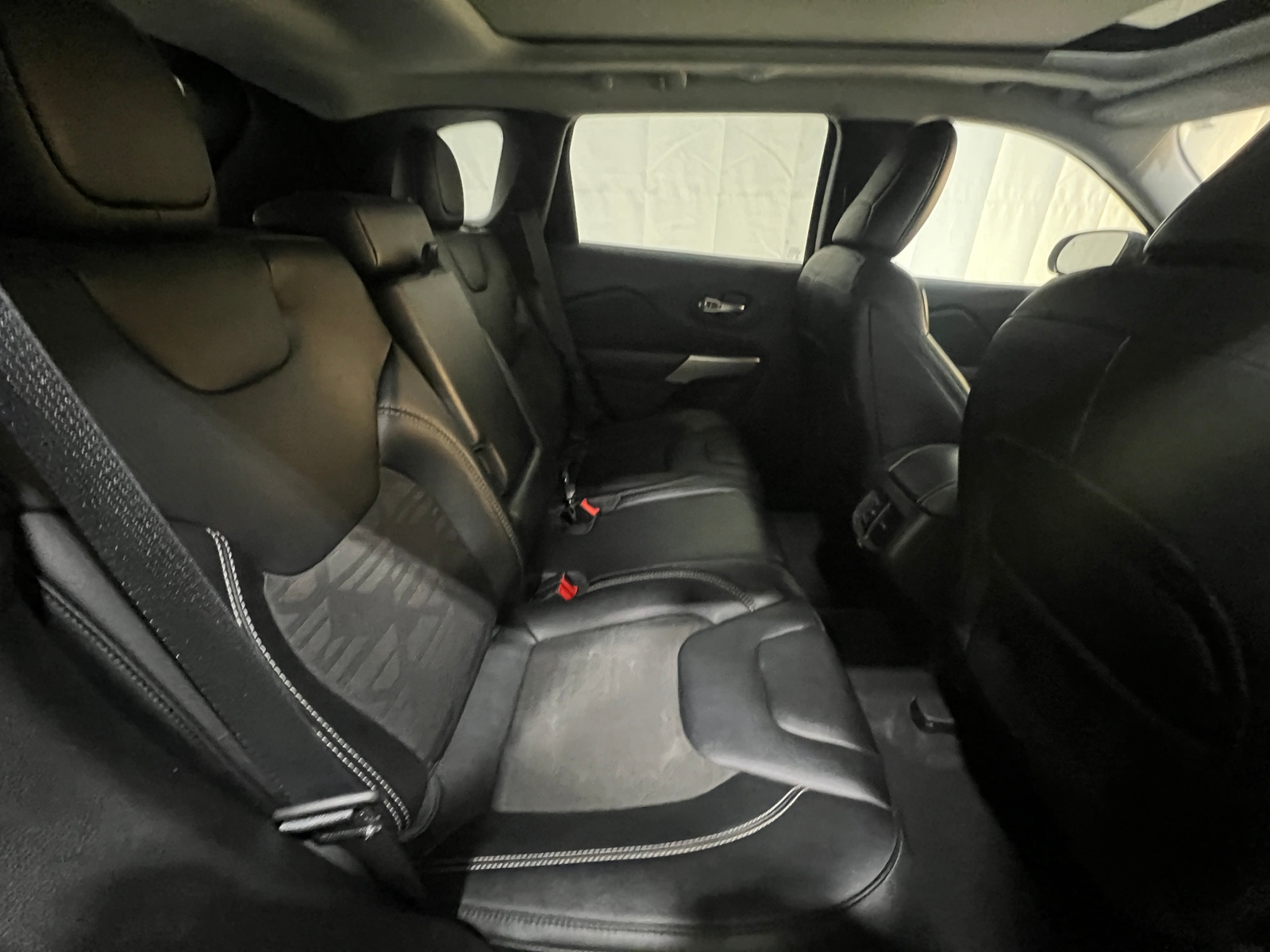 Thumbnail: 2022 Jeep Cherokee - 6