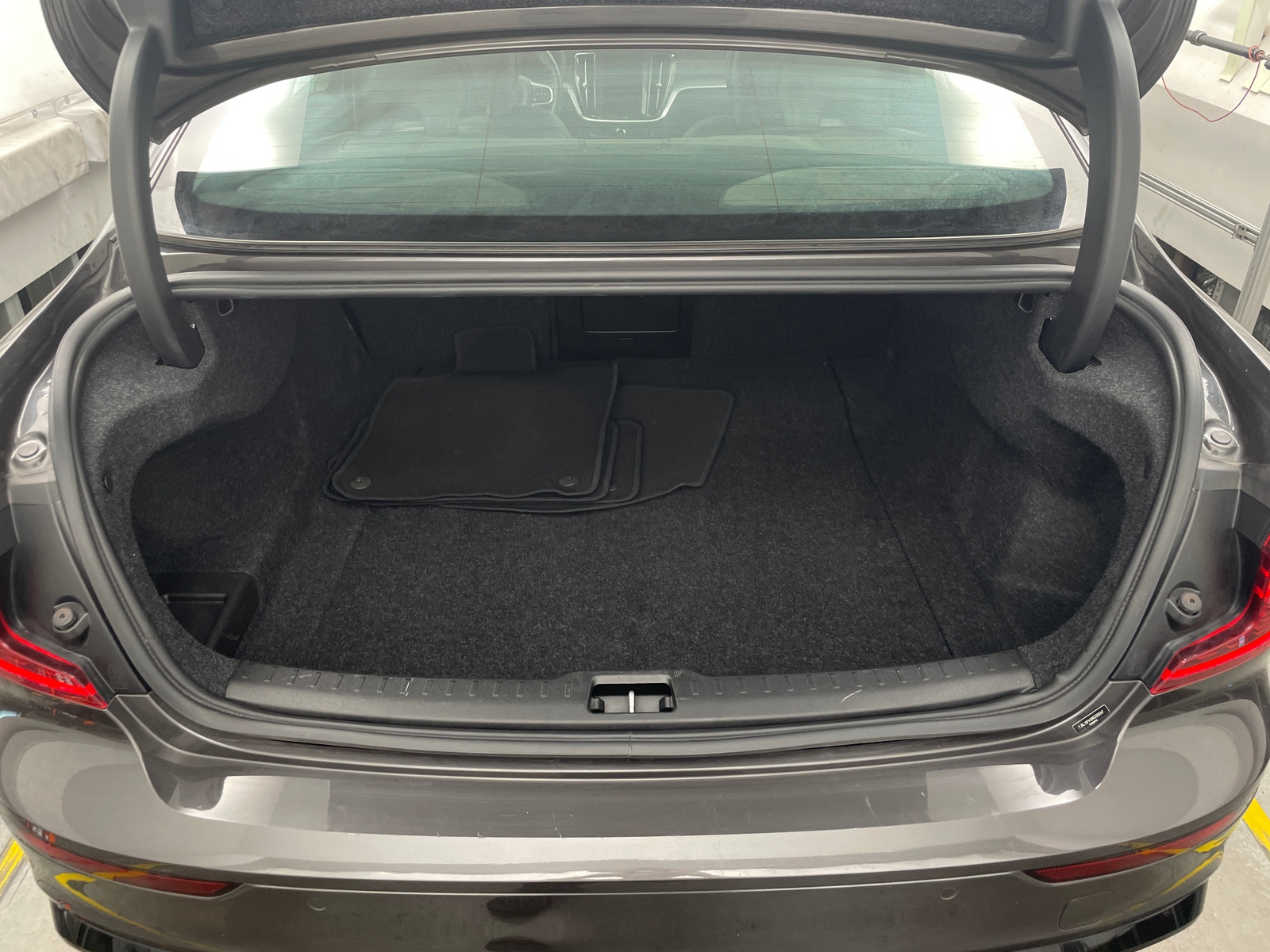 Thumbnail: 2024 Volvo S60 - 6