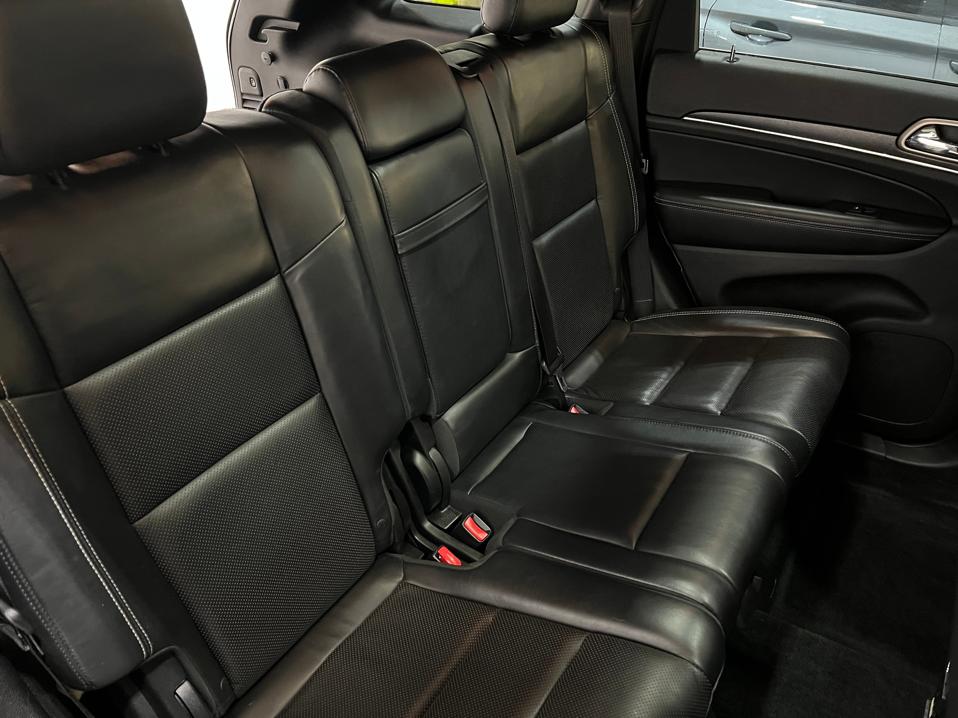 Used 2015 Jeep Grand Cherokee Limited with VIN 1C4RJFBG3FC100179 for sale in Oak Creek, WI