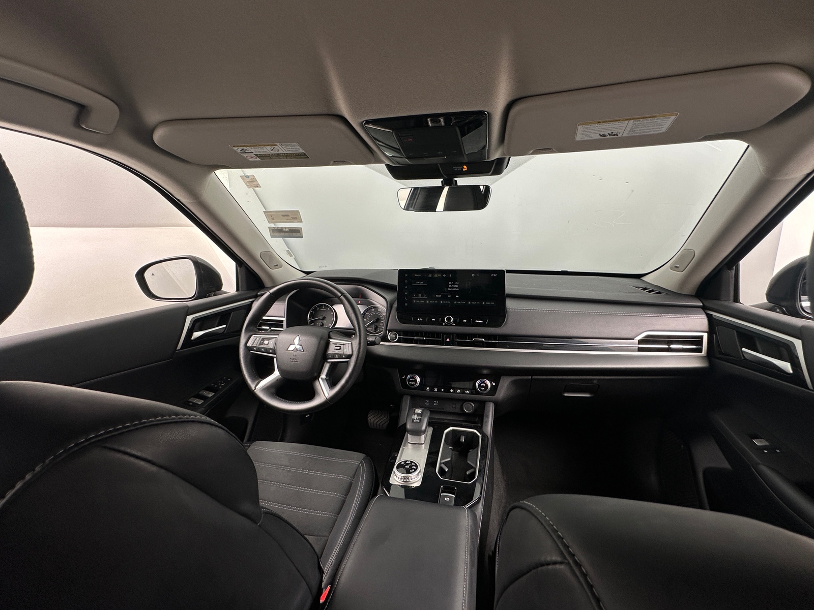 Thumbnail: 2025 Mitsubishi Outlander - 2