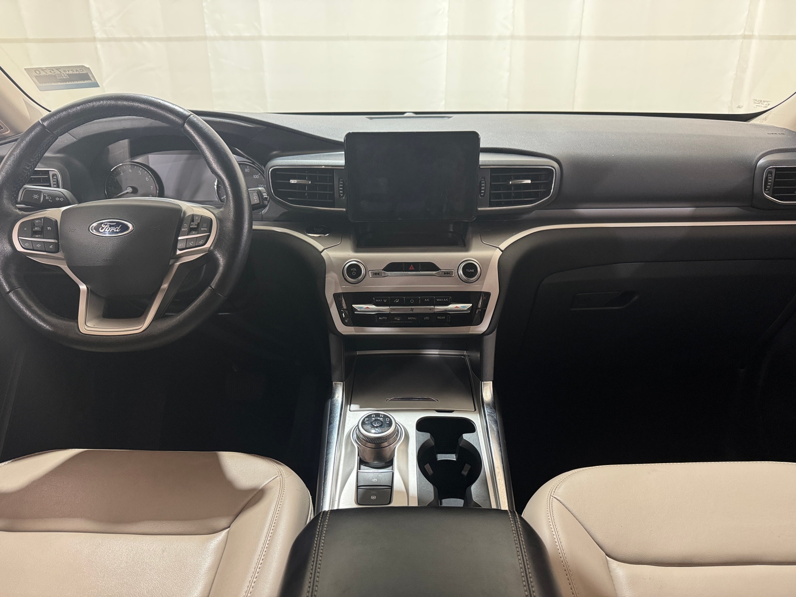 Thumbnail: 2022 Ford Explorer - 3