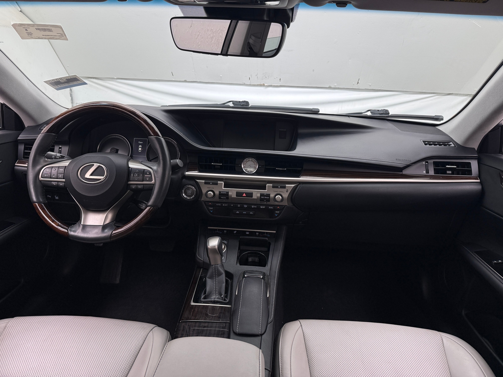 Thumbnail: 2016 Lexus ES - 2