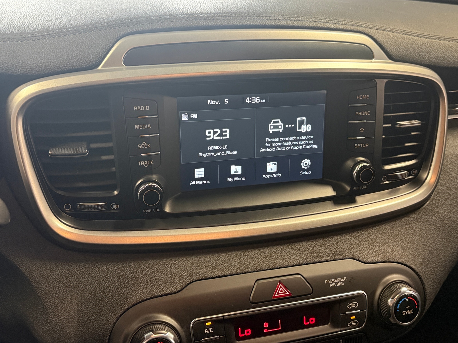 Thumbnail: 2019 Kia Sorento - 4