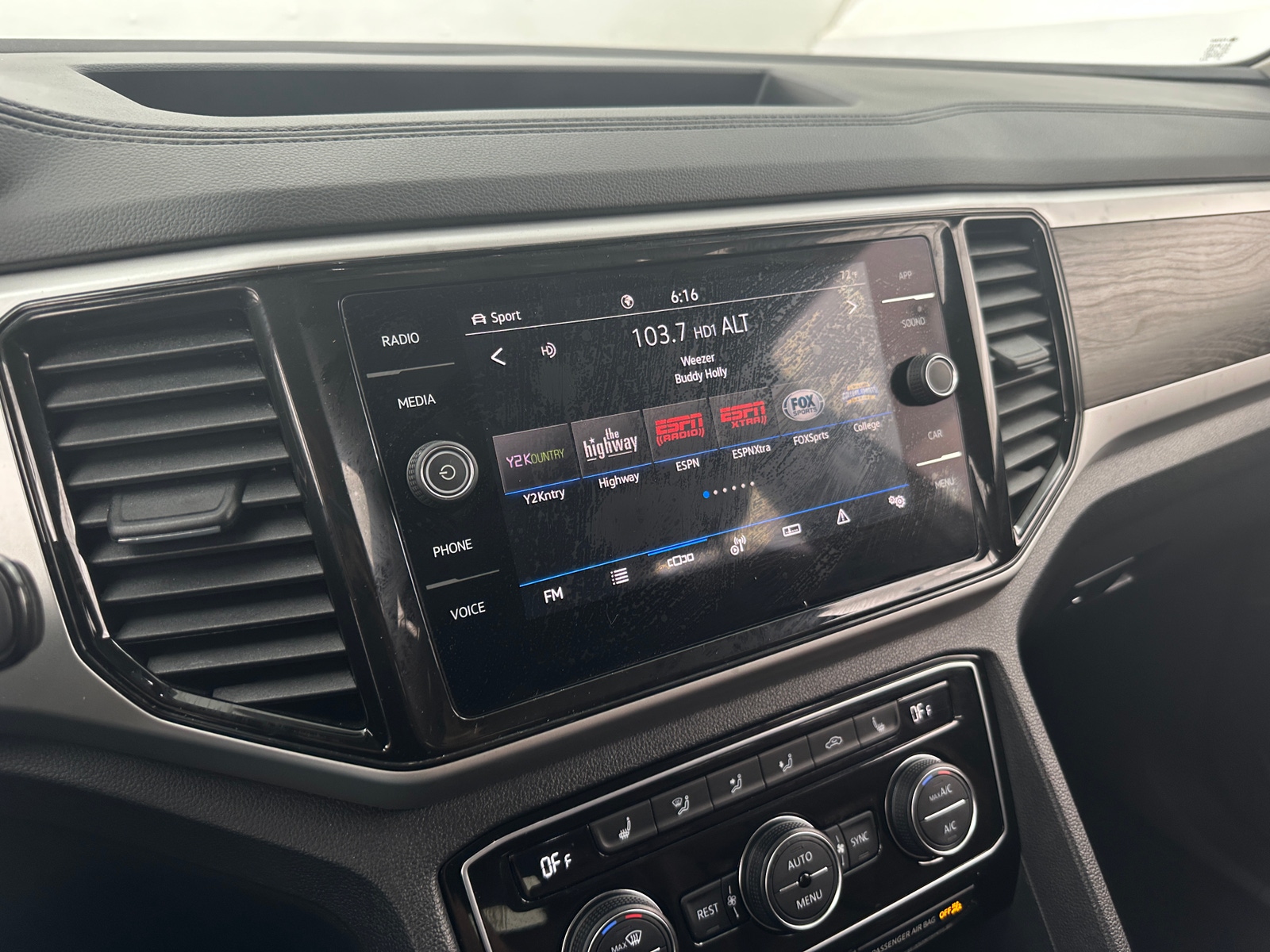 Thumbnail: 2023 Volkswagen Atlas - 3