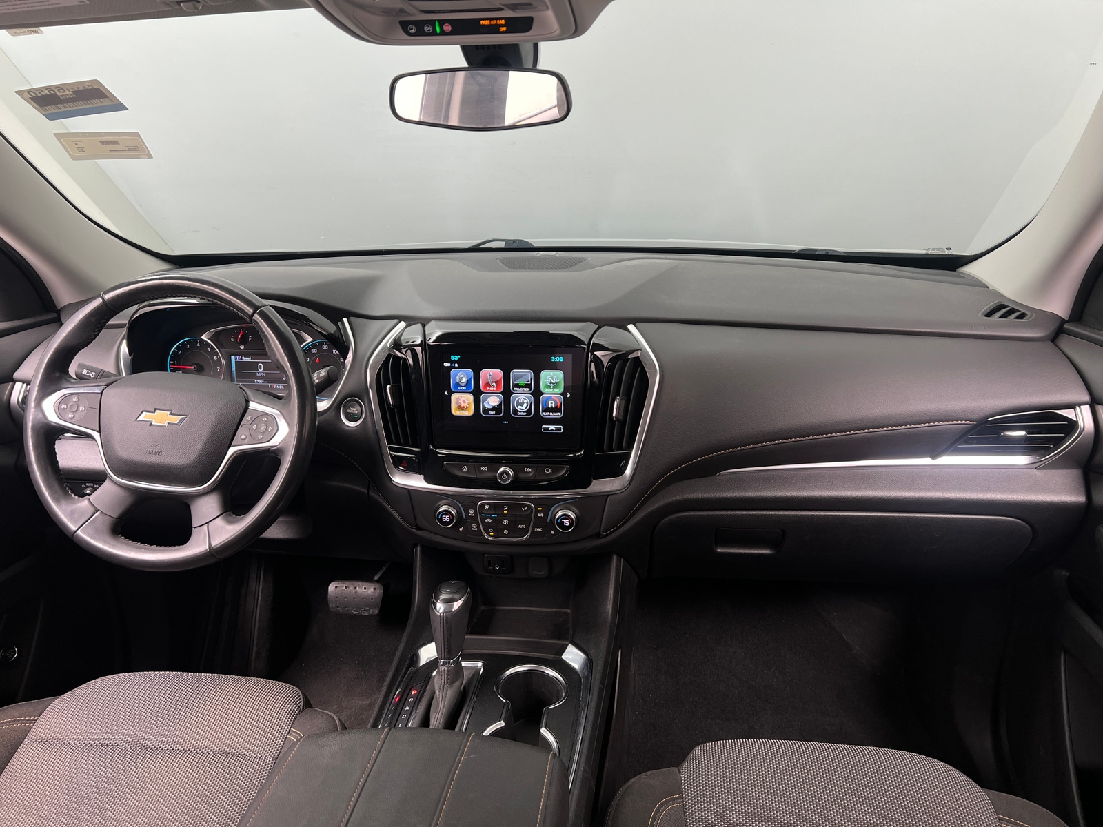 Thumbnail: 2018 Chevrolet Traverse - 3