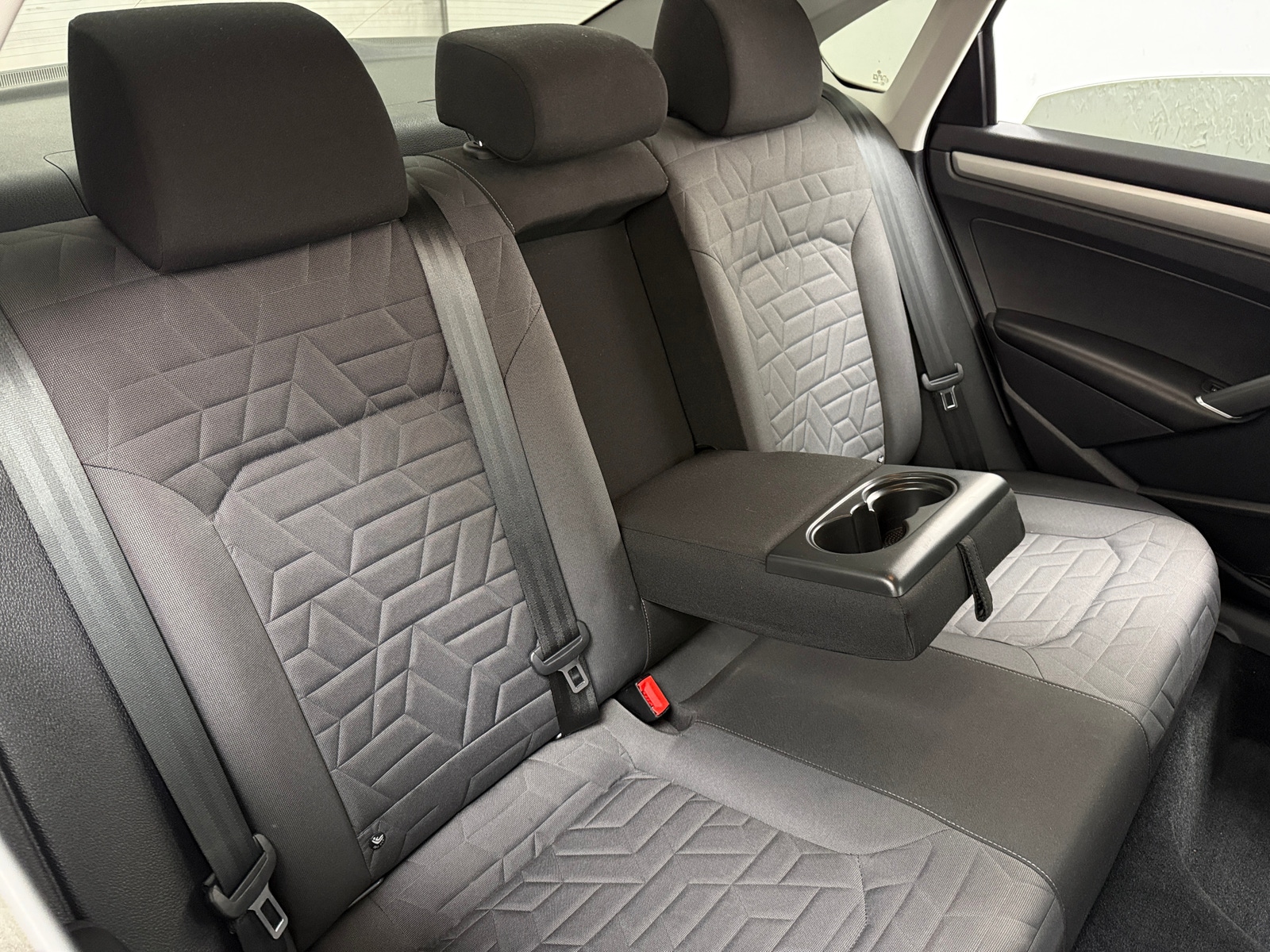 Thumbnail: 2021 Volkswagen Passat - 6