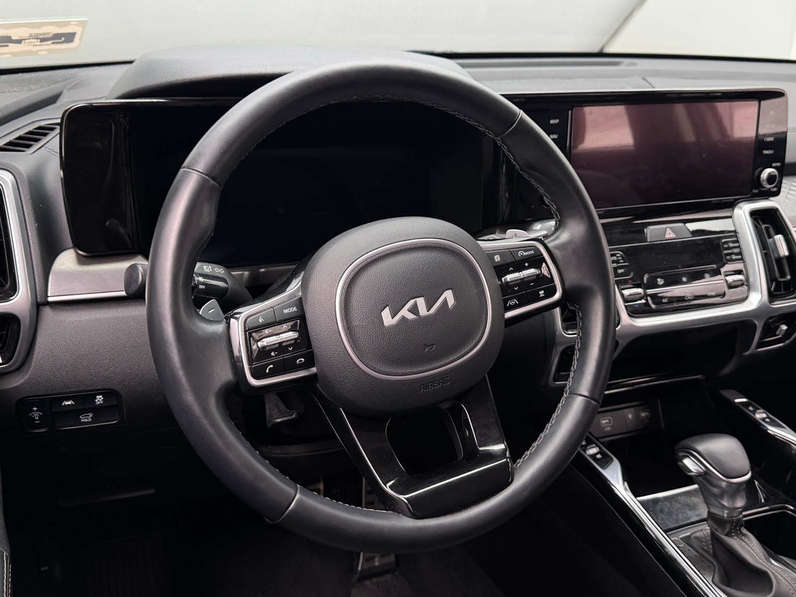 Thumbnail: 2022 Kia Sorento - 4